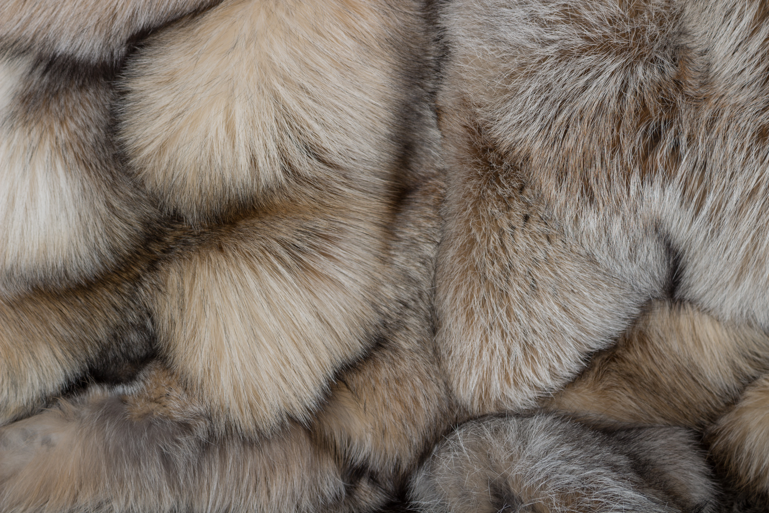 Smokey Fuchs Pelzdecke dunkelbeige (SAGA Fur)