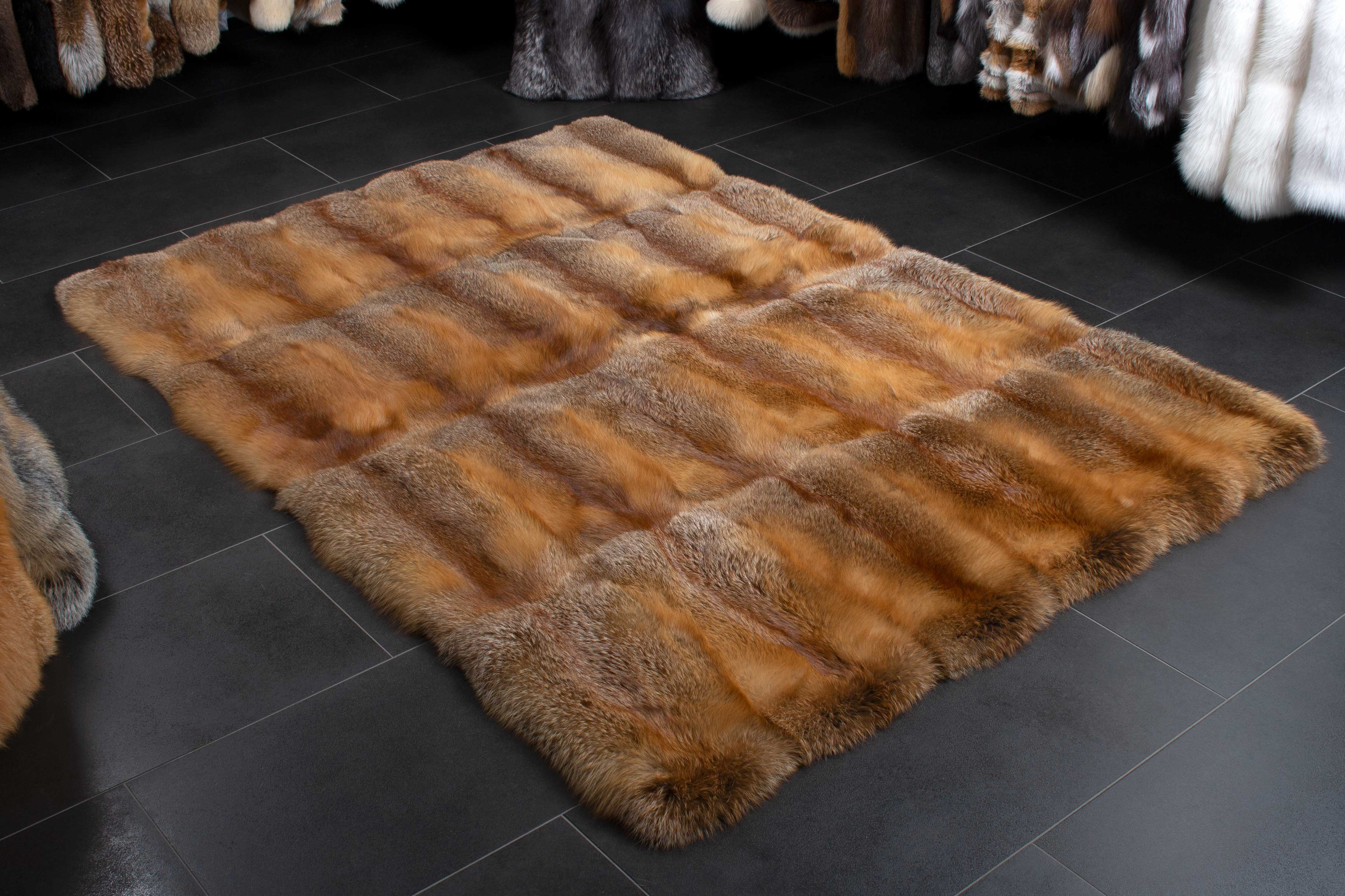 1-1542-Europaeischer-Rotfuchs-Echtfell-Fuchsteppich-Almflair-Lars-Paustian European Red Fox Fur Carpet "Almflair"