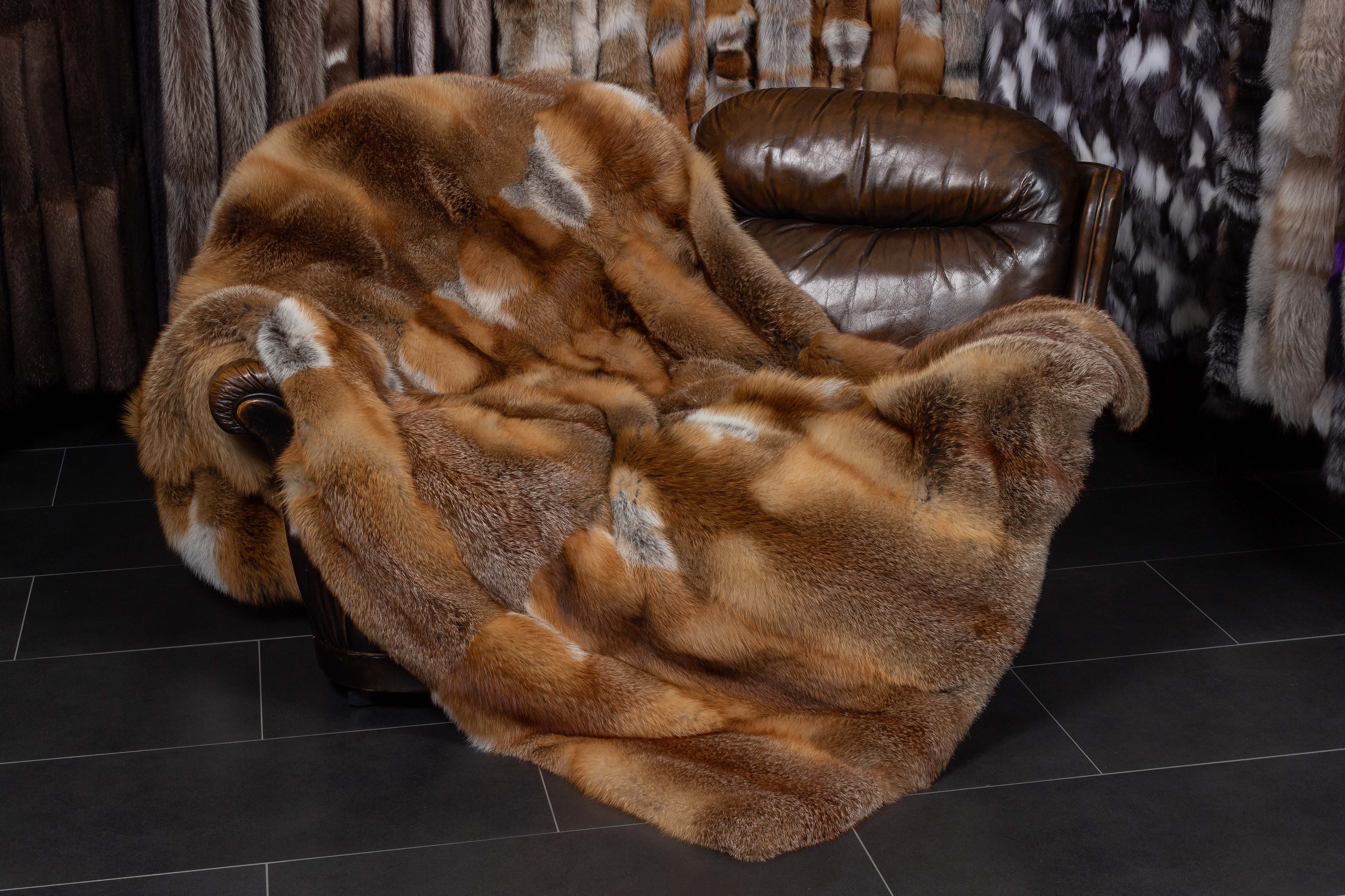 1-7152-Europaeische-Rotfuchs-Felldecke-Lars-Paustian European Red Fox Fur Blanket