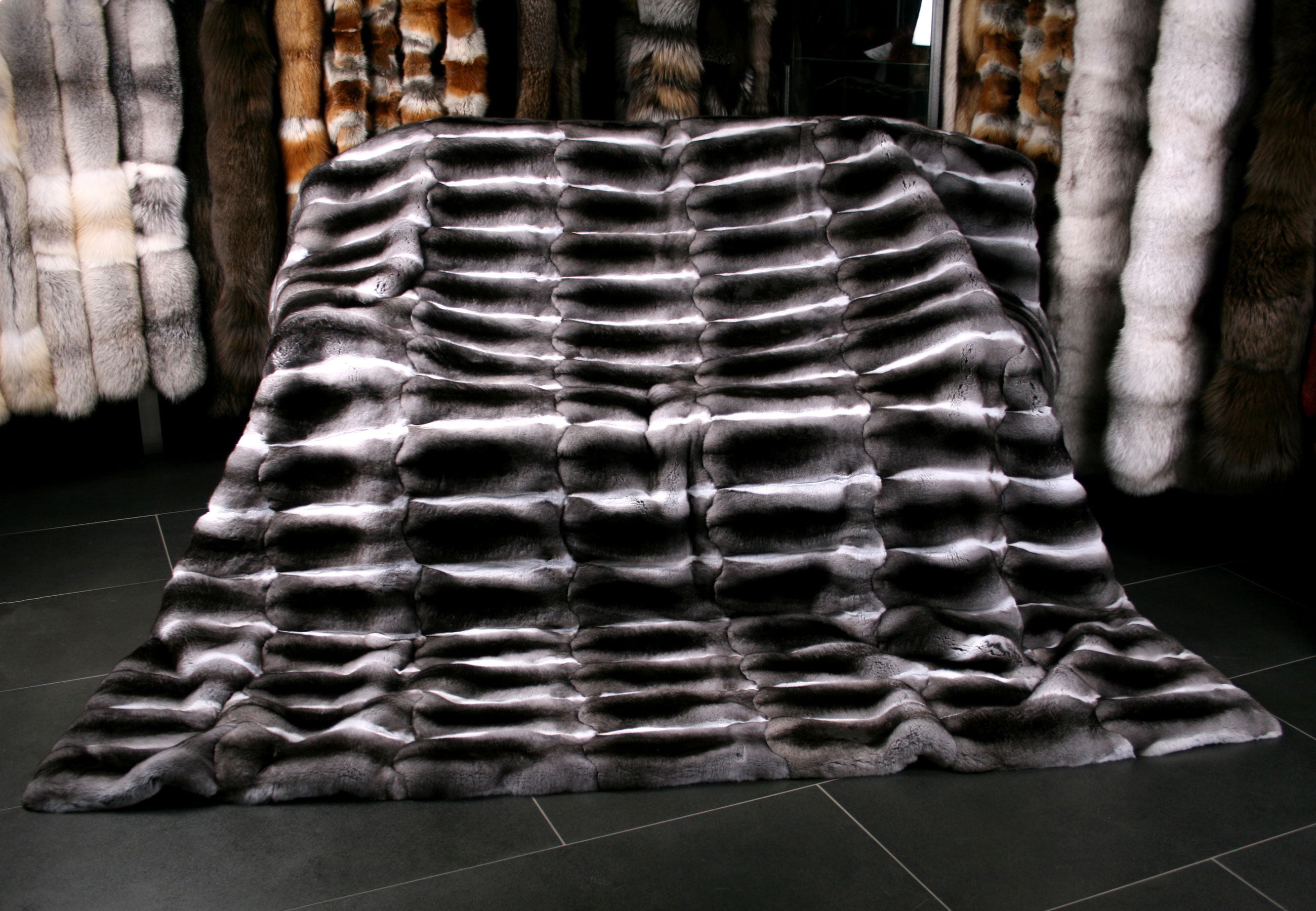 2-1303-Chinchilla-Pelzdecke-Toplot-2017-Kolinsky-Rueckabfuetterung Chinchilla Fur Blanket with Weasel "Kolinsky" Lining -TOPLOT - Kopenhagen Fur