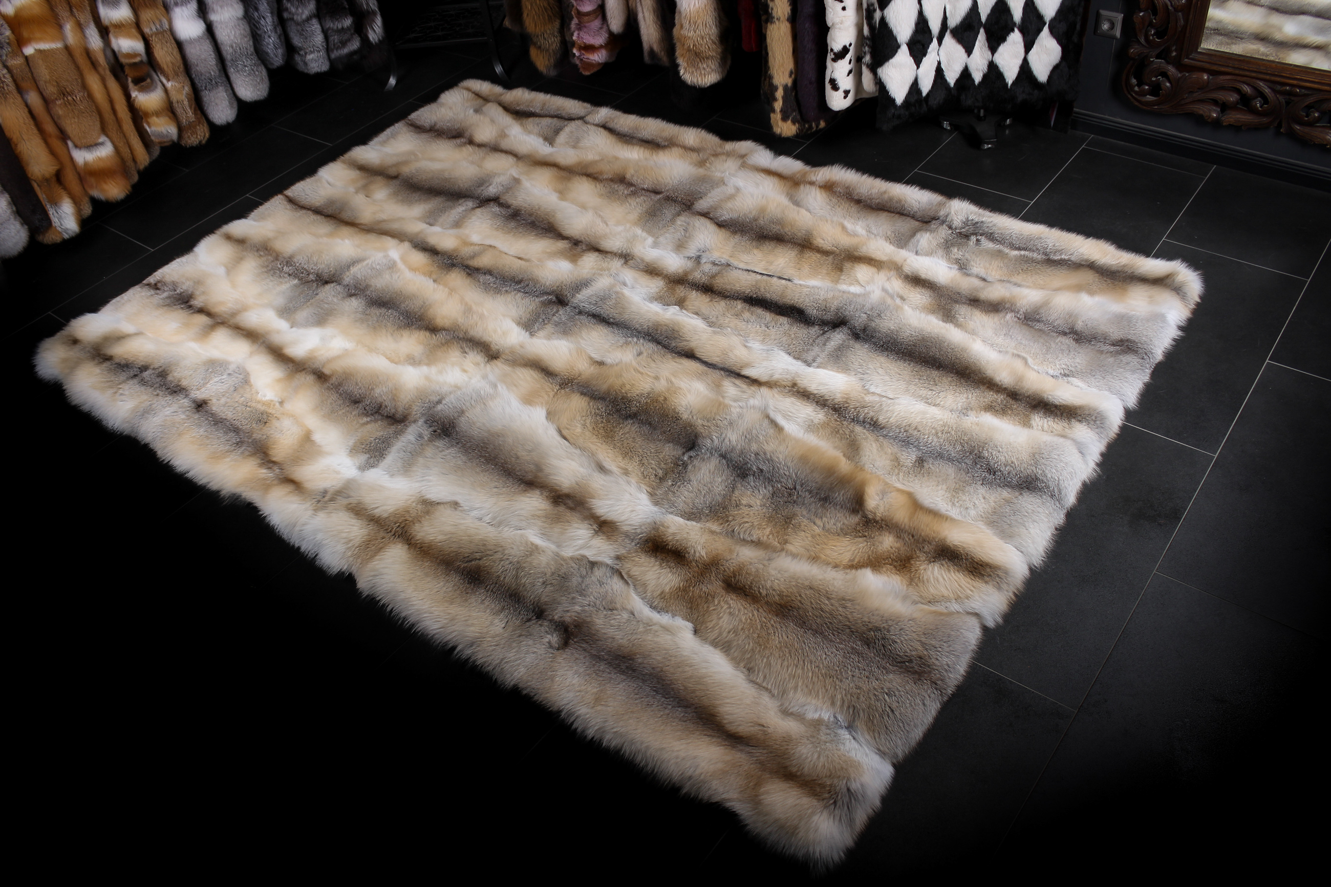1-2504-Fawnlight-Fuchs-Fellteppich-Lars-Paustian Fawnlight Fur Carpet Natural Colored (SAGA Fur)