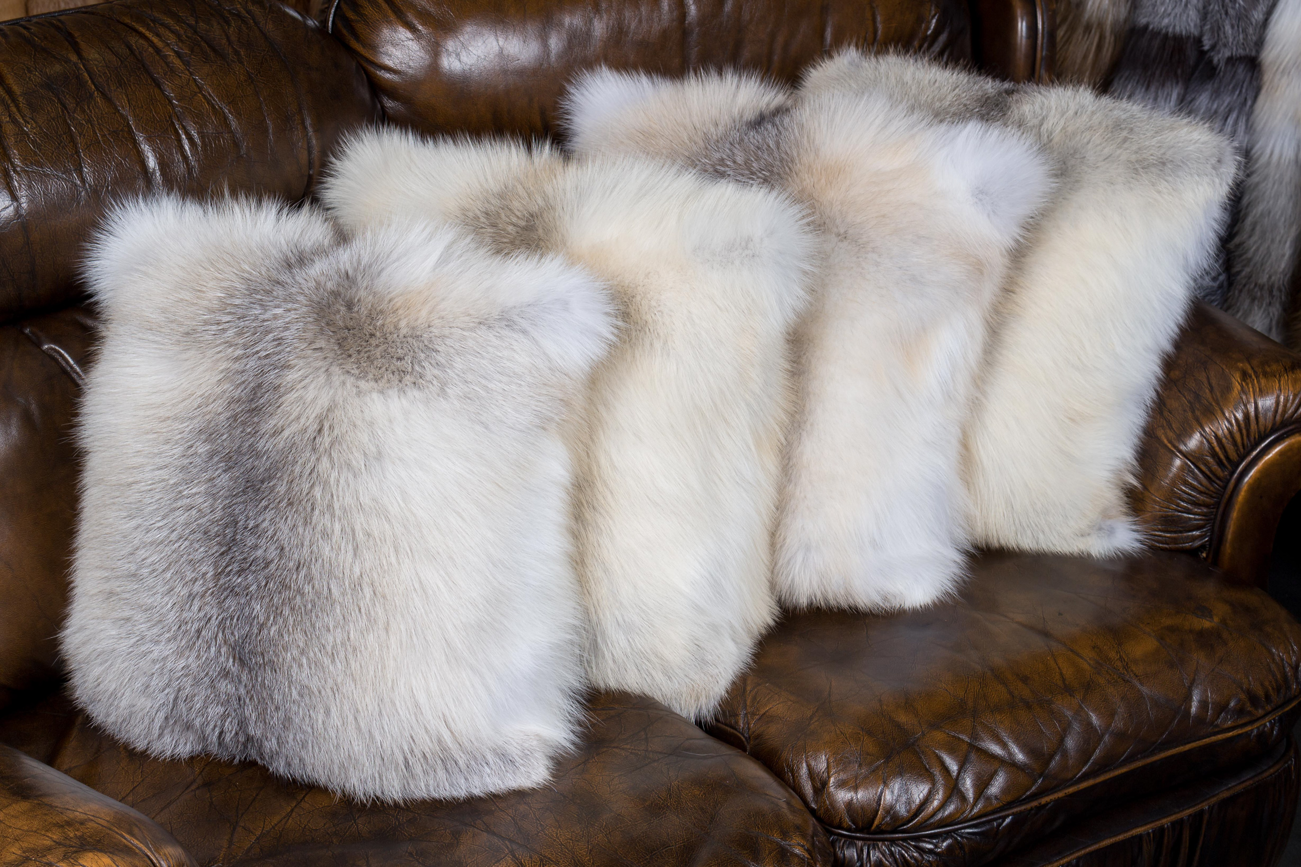 3-1745-Fawnlight-Fuchs-Fellkissen-beidseitig-Fell Fawnlight Fox Fur Pillow Single-sided fur