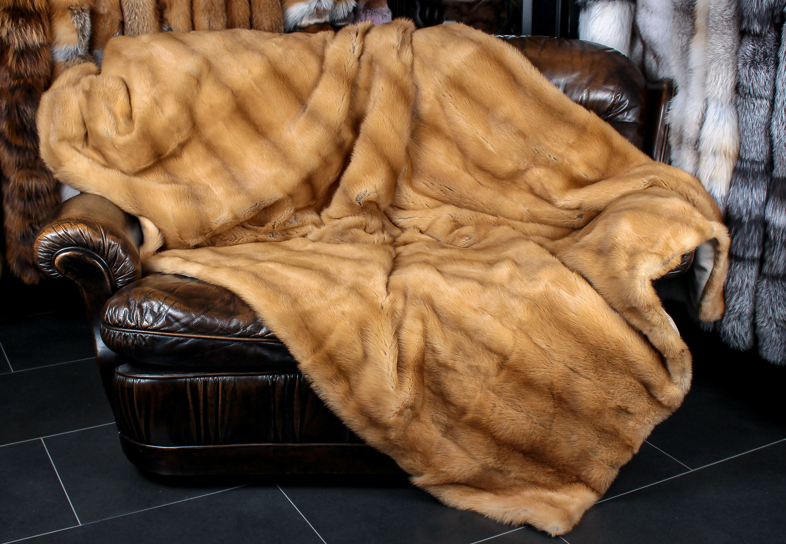 1-1450-Wiesel-Felldecke-Russische-Kolinskys Weasel Fur Blanket - Russian Kolinskys