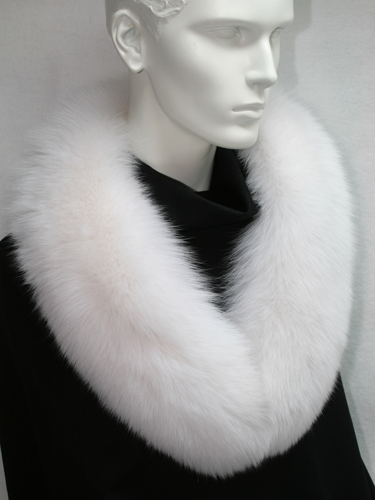 SAGA shadow fox fur collar