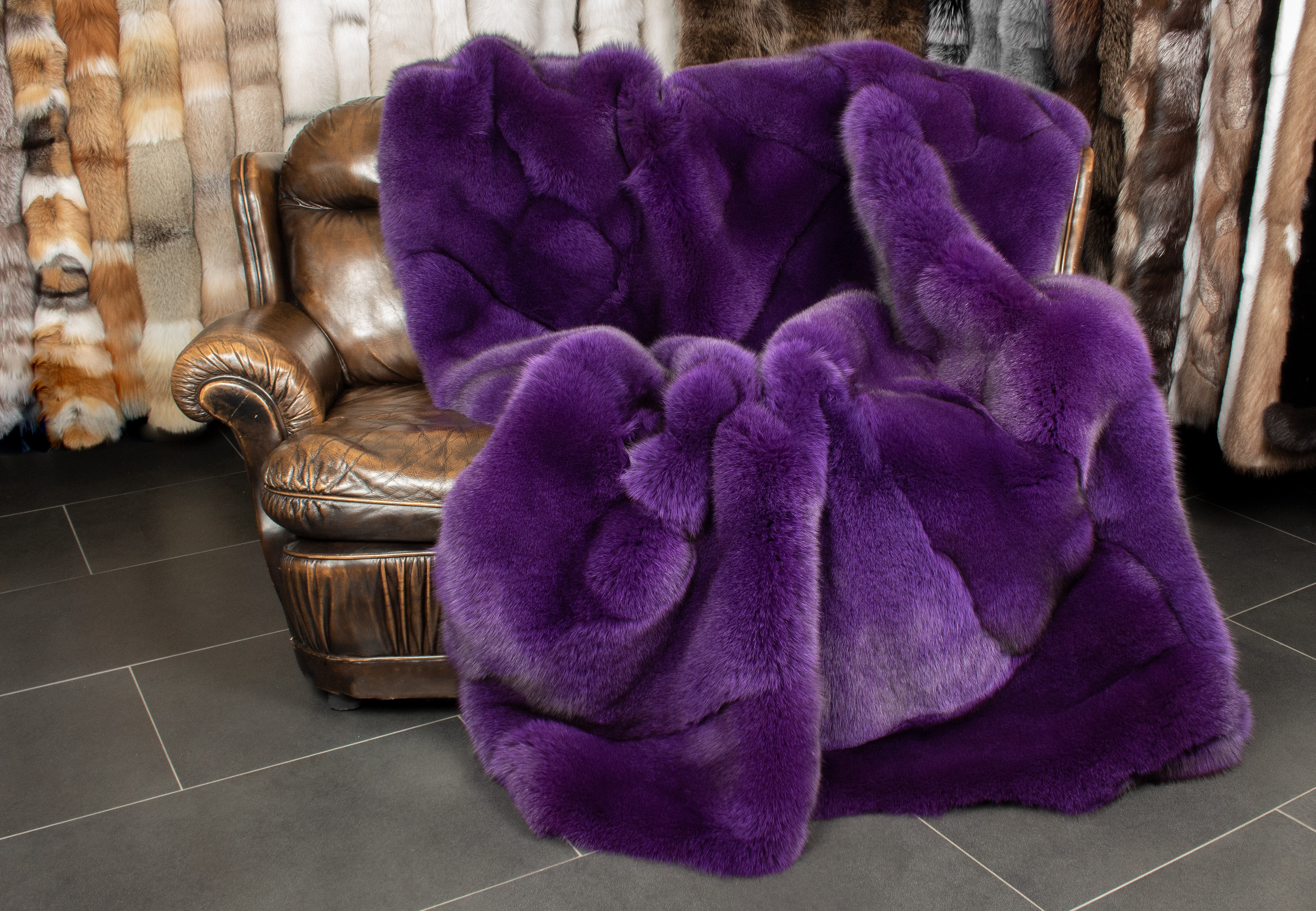 2-5253-Felldecke-Blaufuchsfellen-Indigo-Lila-Echtfell-Decke Fur Blanket made of Blue Foxes "Dark Violet"