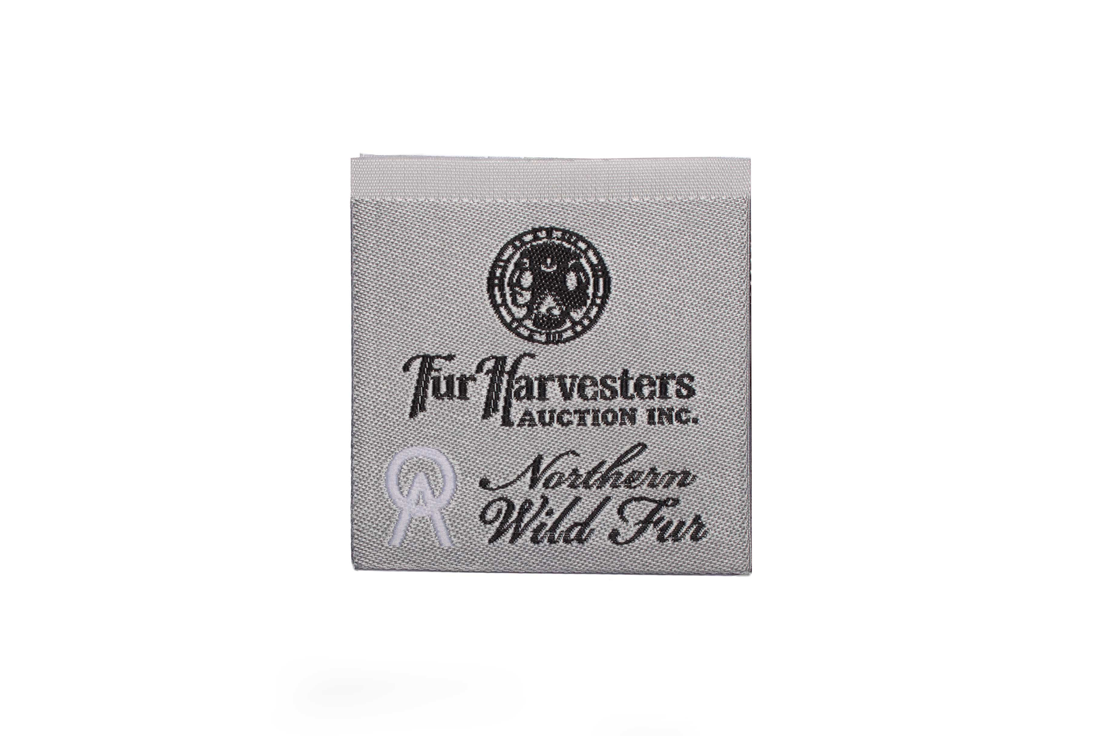 1080-Fur-Harvesters-Label-Wildfelle-Kanada-Lars-Paustian-Pelz Canadian Raccoon Fur Carpet Wild Fur