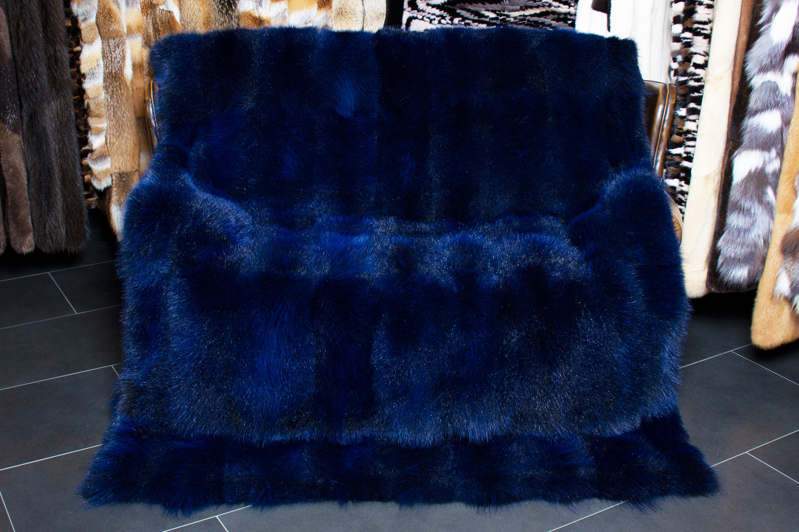 5-1740-Opossum-Pelzdecke-Dunkelblau-Lars-Paustian-Pelze Genuine Possum Fur Throw in Ocean Blue - Wild Fur