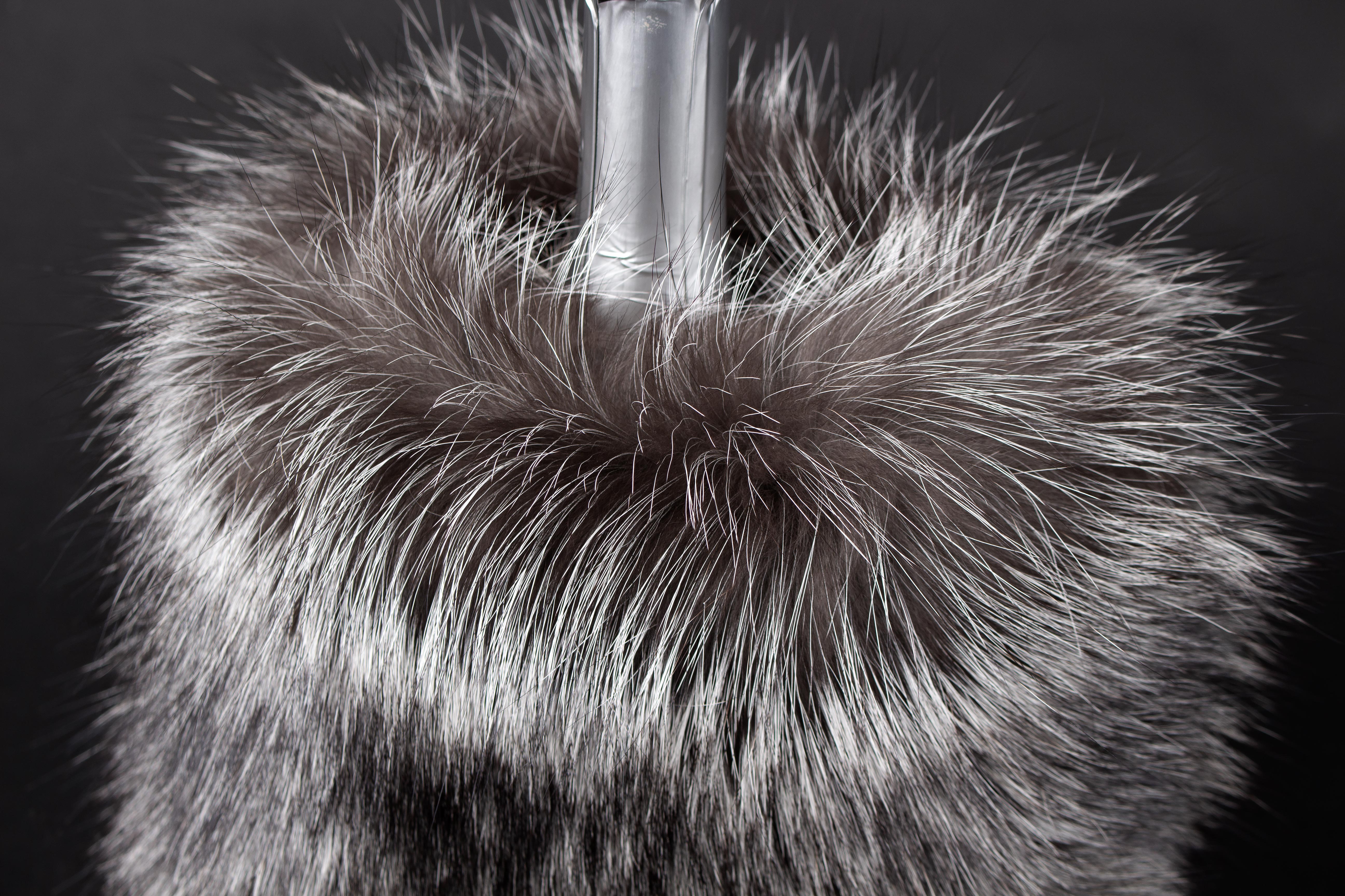 4-7000-Sekt-Husse-Silberfuchs-Echtfell-Echtpelz-Lars-Paustian Wine Chiller from Scandinavian Silverfox Skins