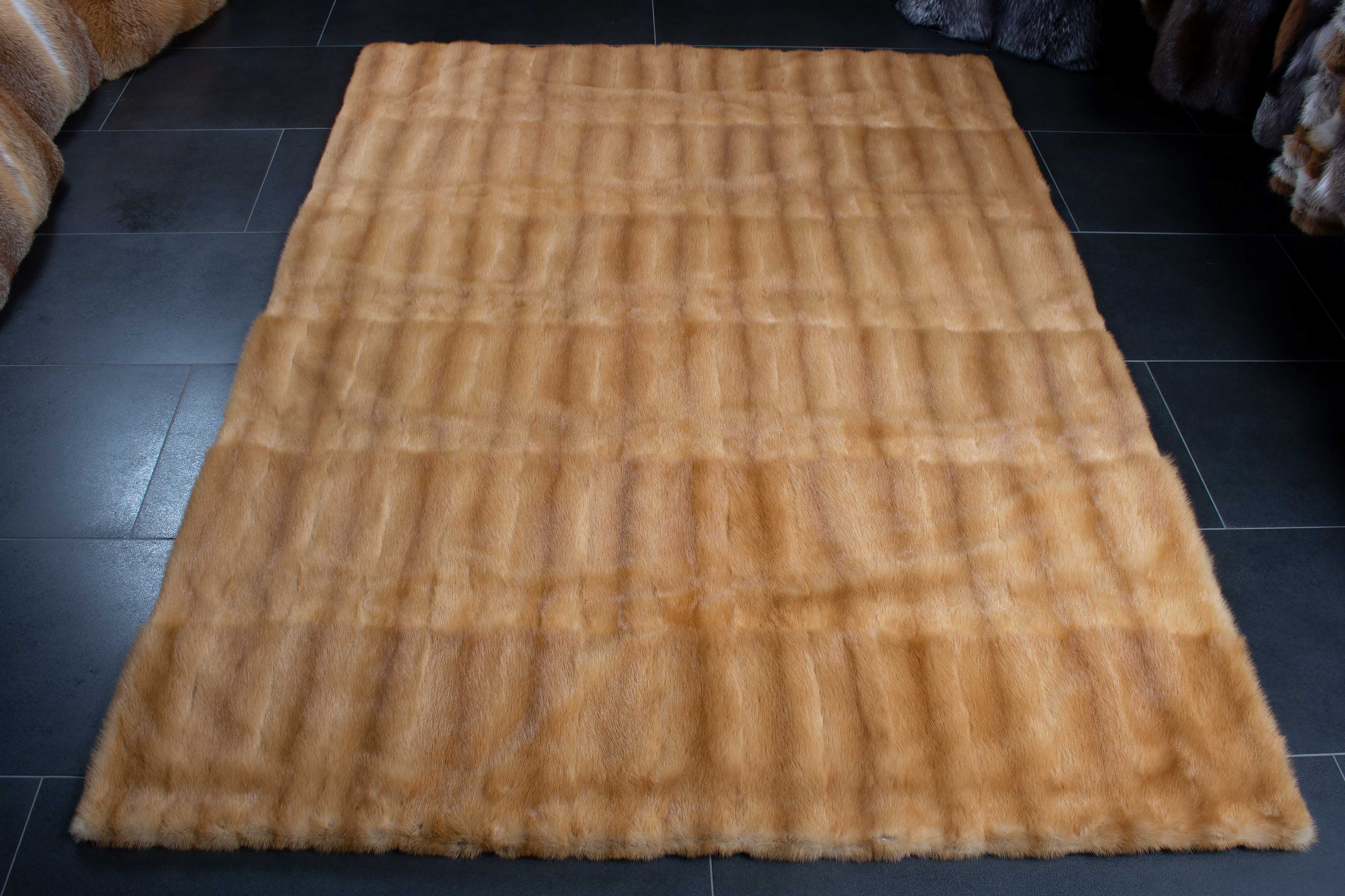 2-1547-Russischer-Kolinsky-Wiesel-Pelzteppich-Echtfell-Paustian Weasel Fur Rug - Russian Kolinsky Carpet