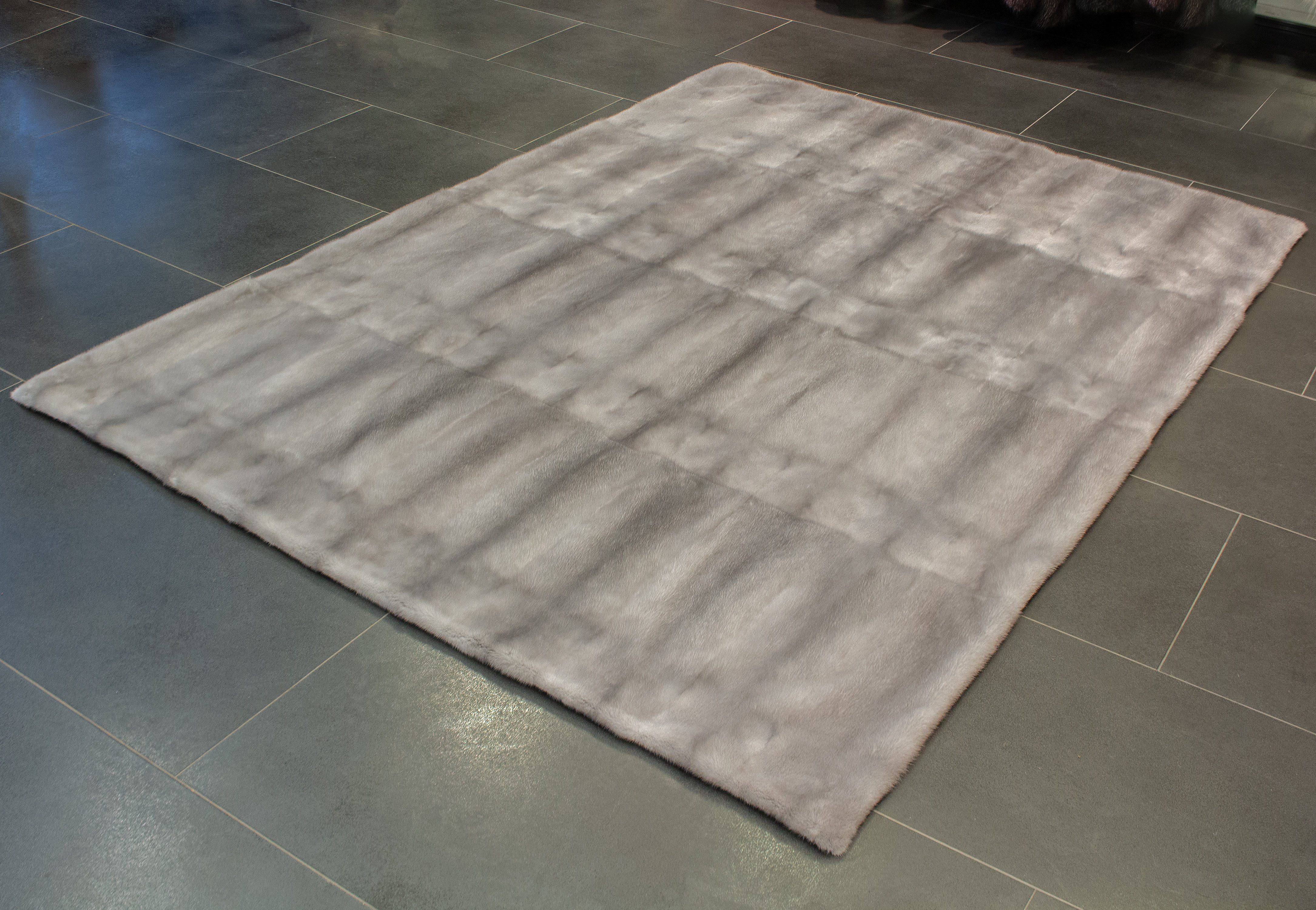 3-7576-Fellteppich_Aus_Sapphire_Nerzen_Lars_Paustian Sapphire Mink Fur Carpet