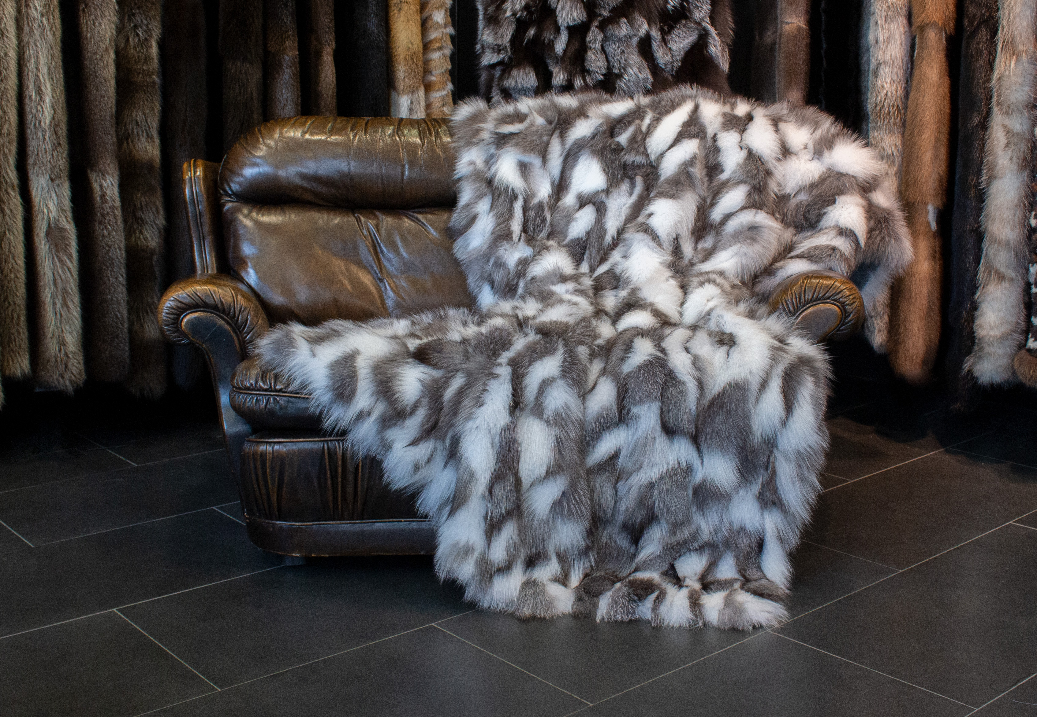 Shadow Fox Sides Fur Blanket black and white