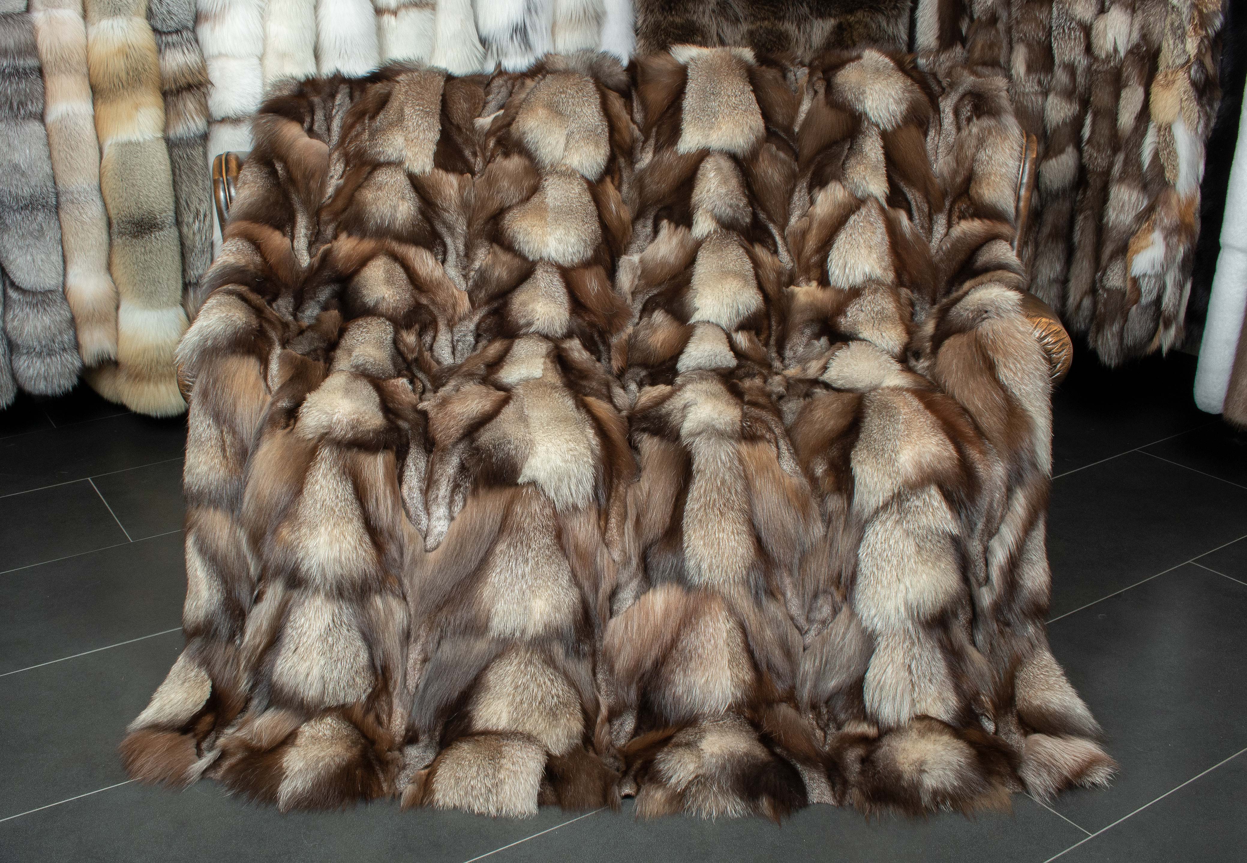 Blue Fox Paws Fur Blanket "Golden Iceberg"