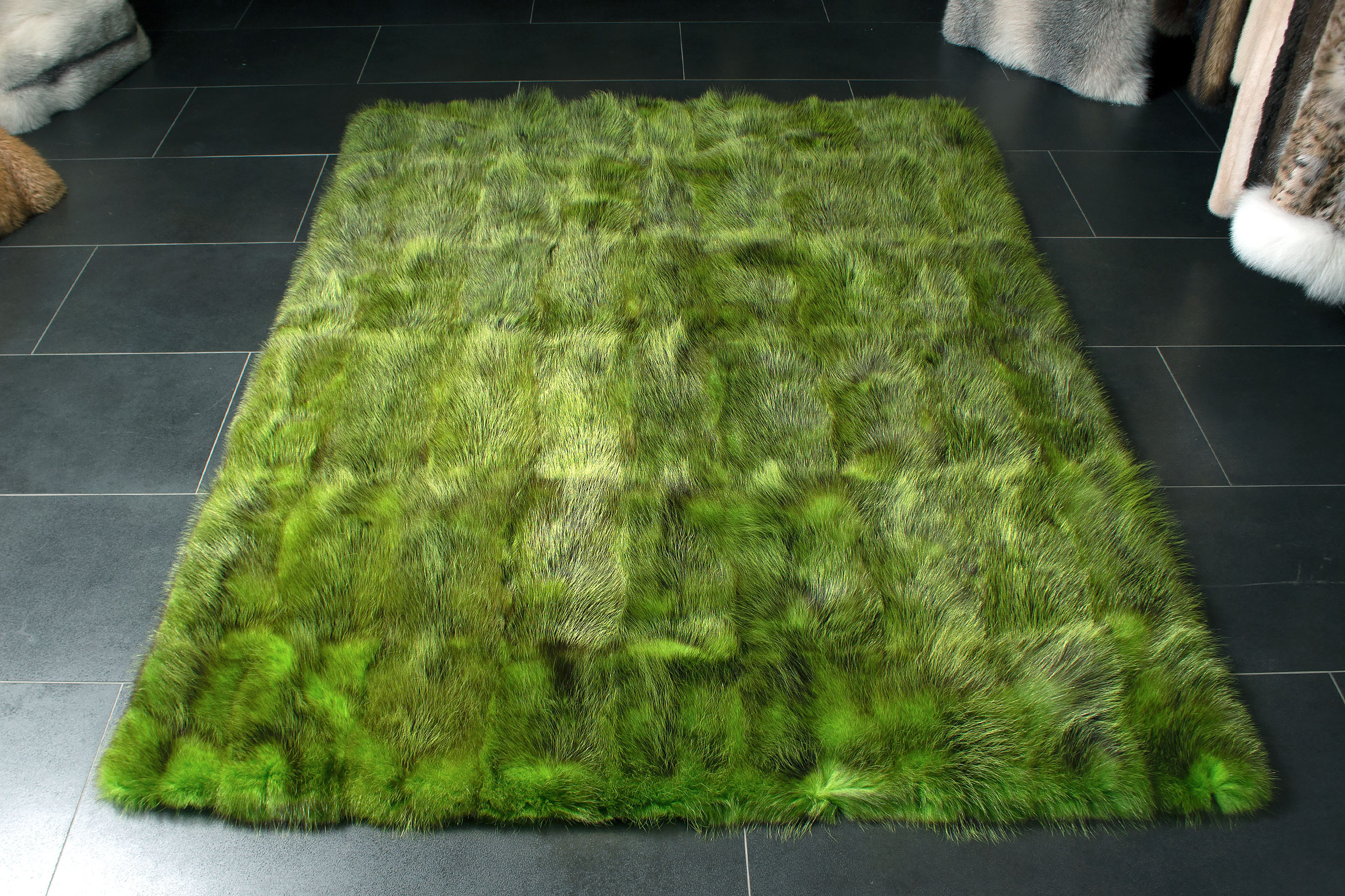 2-1536-Opossum-Fell-Teppich-Apfelgruen-Lars-Paustian-Pelze Possum Fur Carpet made with Genuine Wild Fur