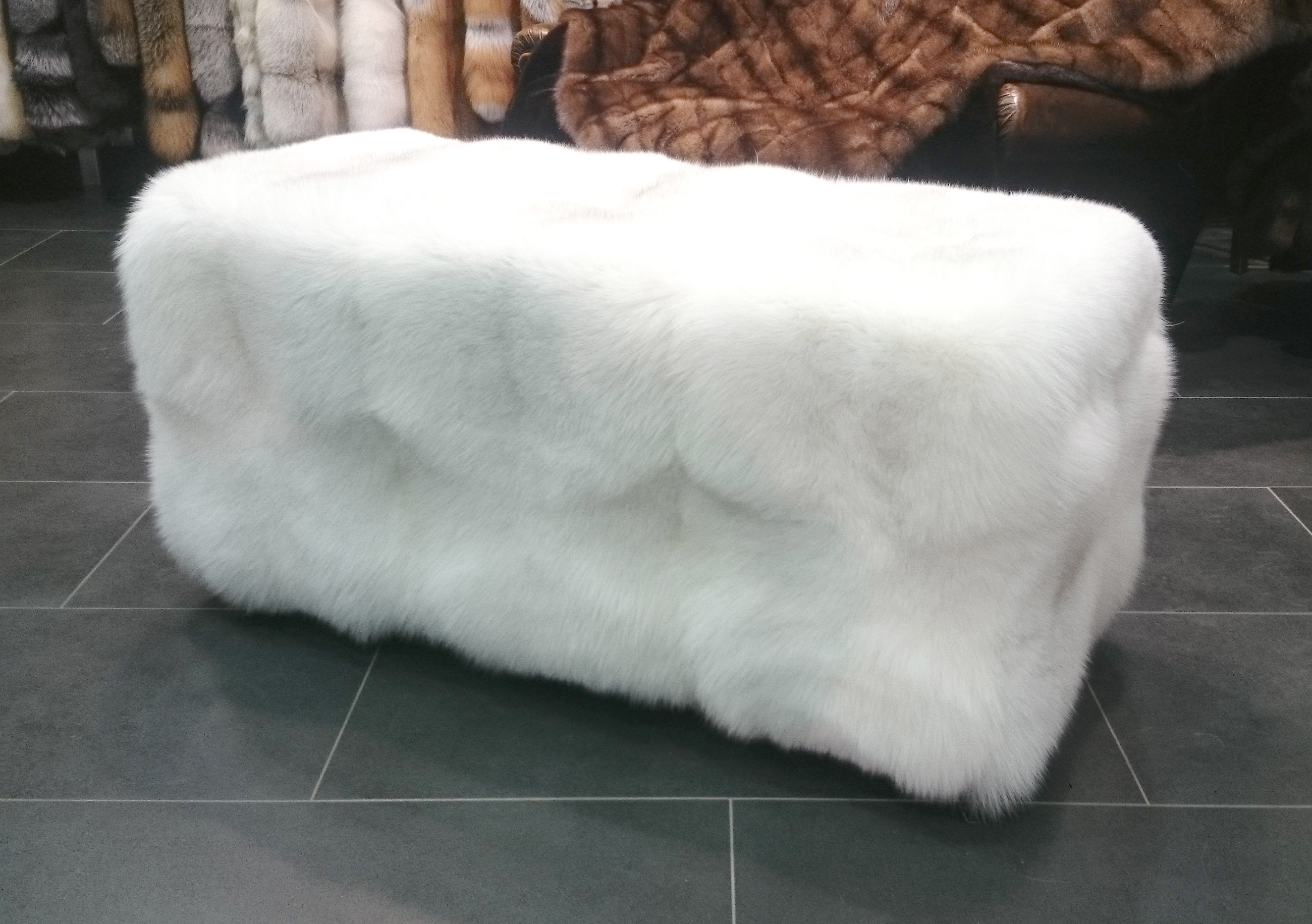 3-1922-Shadow-Fuchs-Sitzbank-SAGA-Furs-Lars-Paustian Shadow Fox Bench by Lars Paustian