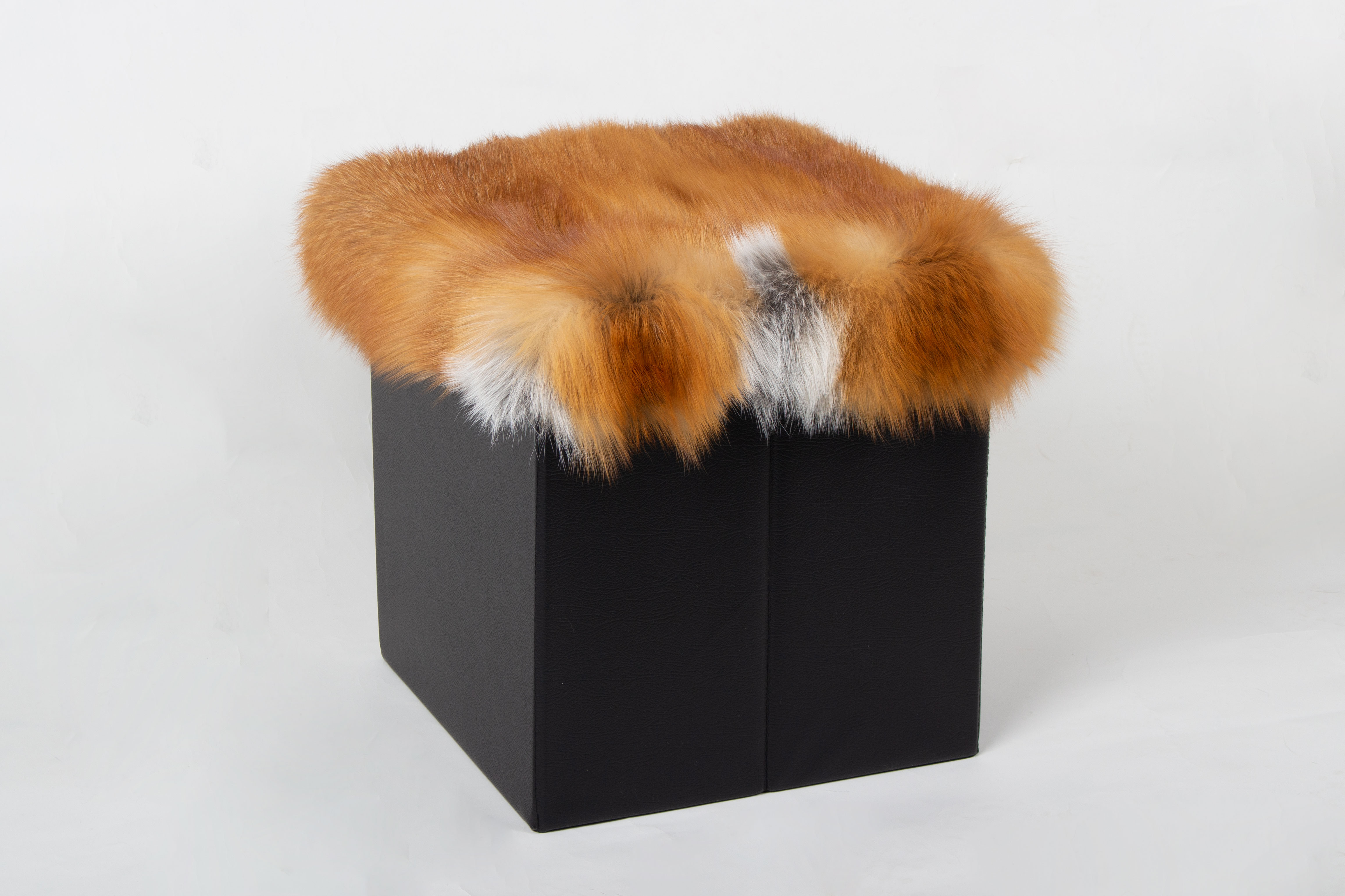 1-4561-Kanadischer-Rotfuchs-W-rfel-Sitzhocker-Echtfell Canadian Red Fox Sitting Chair