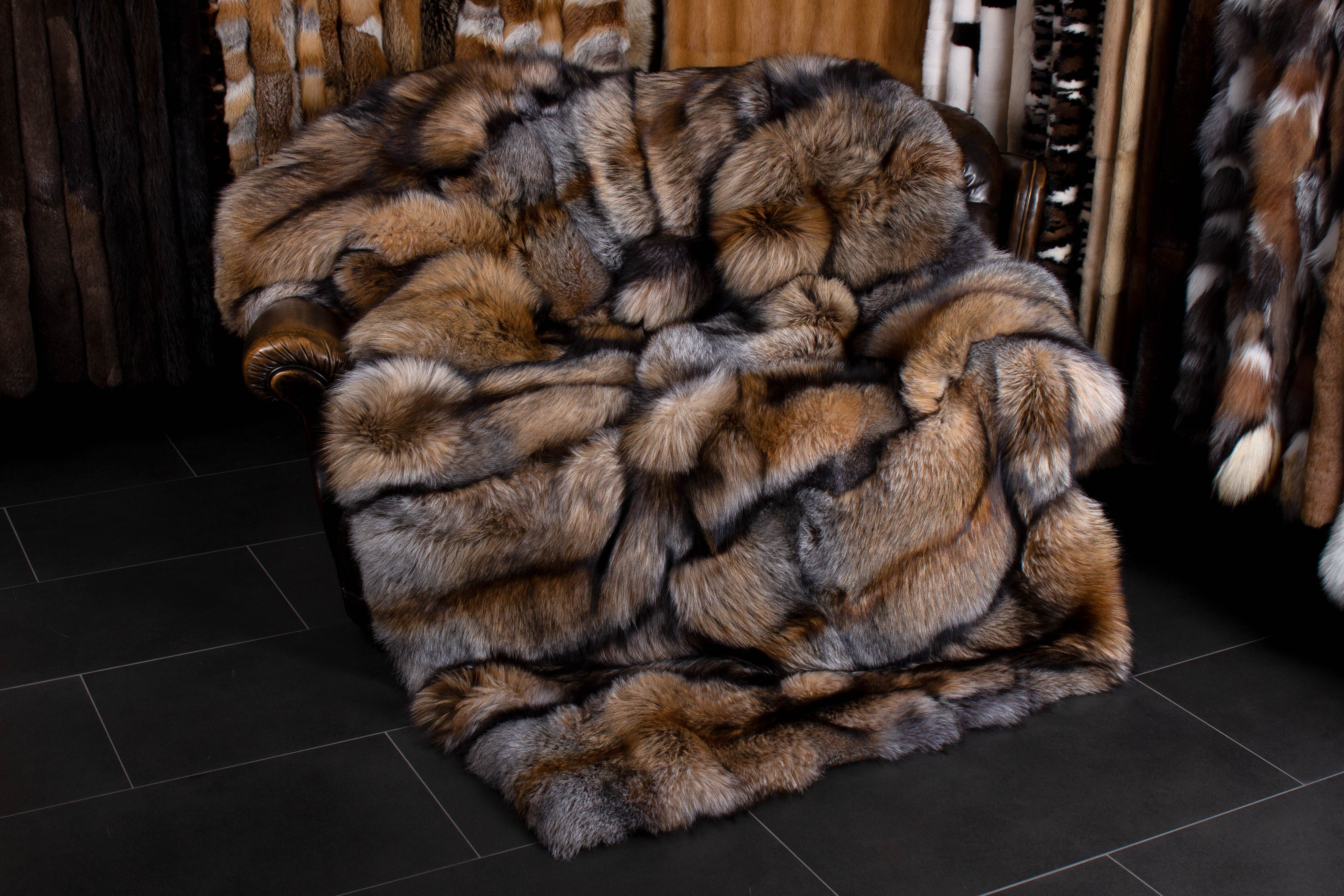 1-2888-Kuschelige-Smokey-Fuchs-Pelzdecke-Lars-Paustian Cozy Real Fox Fur Blanket - Genuine Smokey Fox Fur