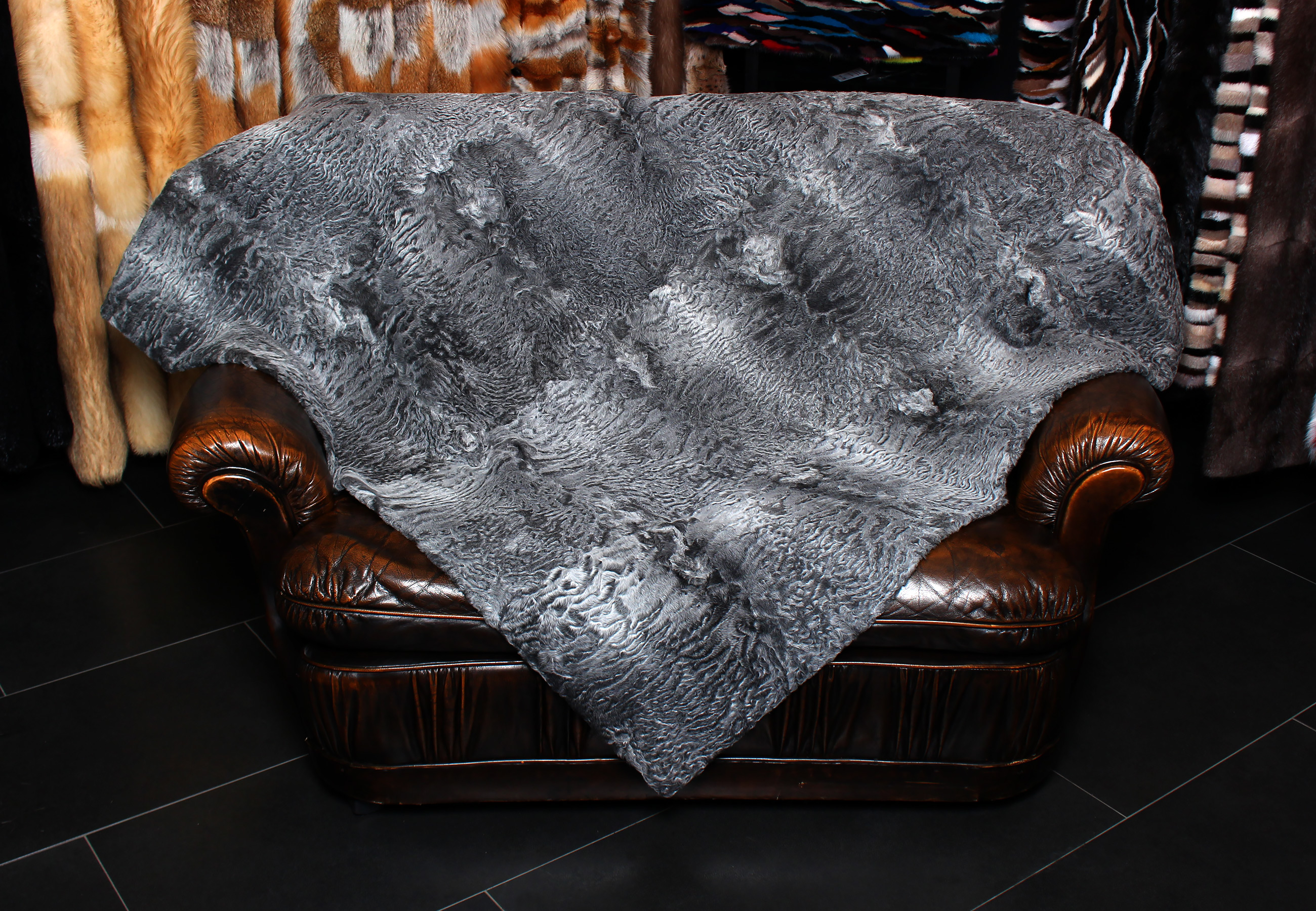 1-1913-Edle-SWAKARA-Lammfelldecke-naturgrau Elegant SWAKARA Lamb Blanket stone gray