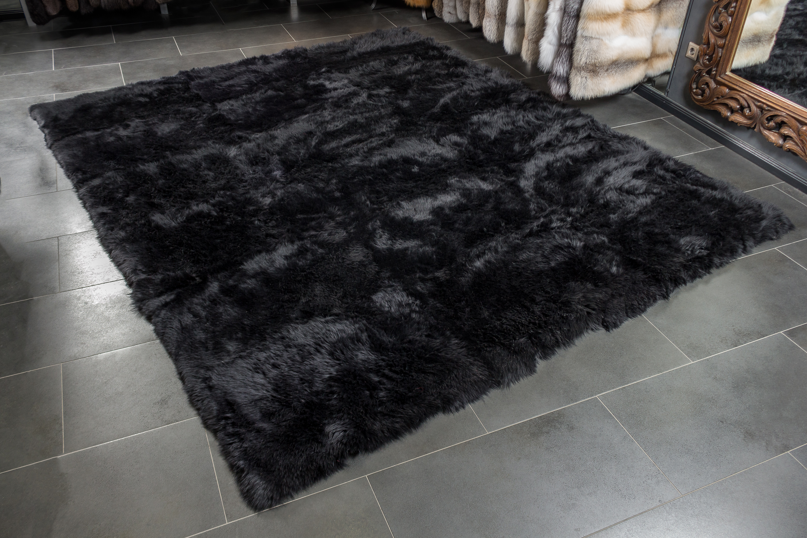 1-330-Fell-Teppich-Lammfellen-Schwarz Lamb fur carpet made from australian lamb furs