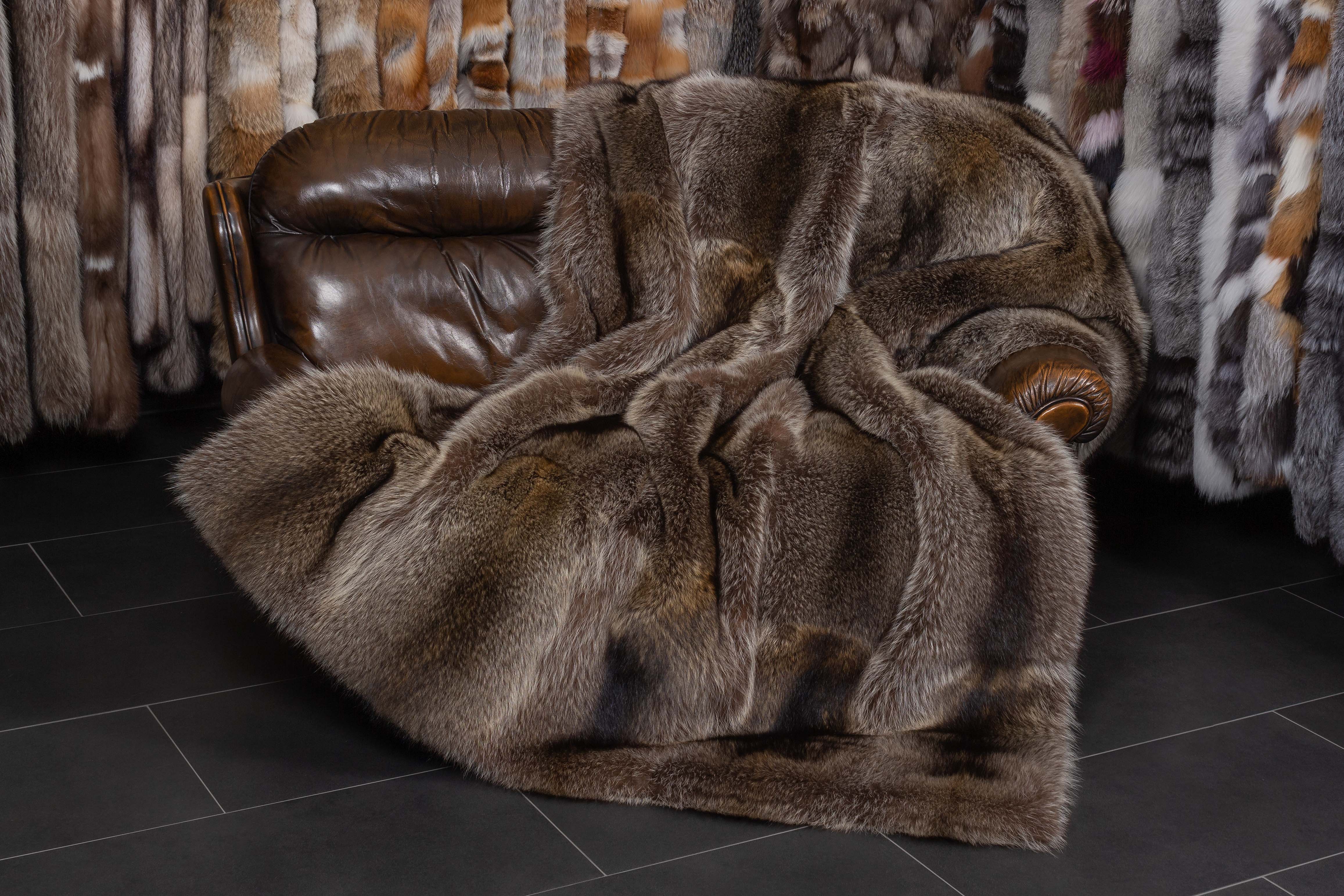 2-6641-Doppleseitige-Kanadische-Waschb-r-Pelzdecke-Echtpelz Canadian Raccoon Fur Blanket with Fur on Both Sides