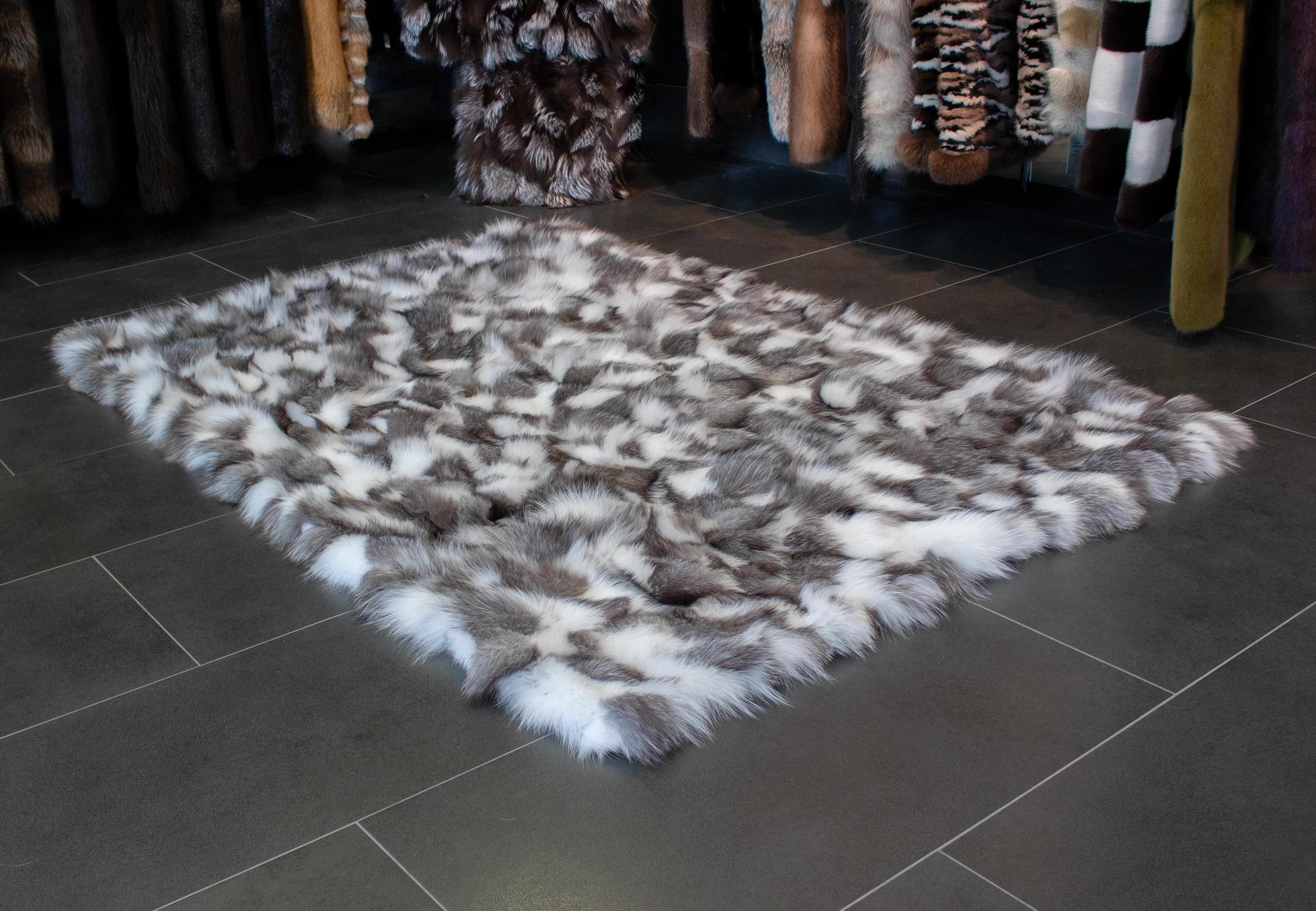 1-7962-Shadowfuchsseiten-Pelz-Teppich-Black-White Shadow Fox Pieces Carpet - Black and White