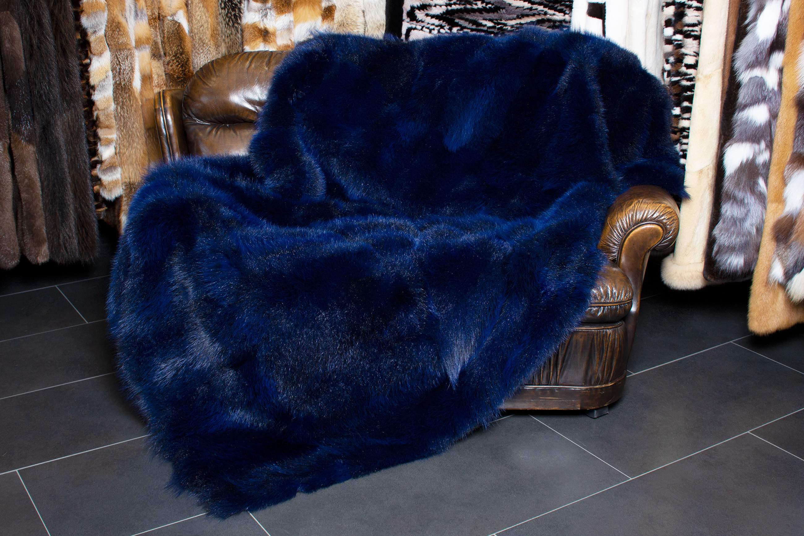 3-1740-Opossum-Pelzdecke-Dunkelblau-Lars-Paustian-Pelze Genuine Possum Fur Throw in Ocean Blue - Wild Fur
