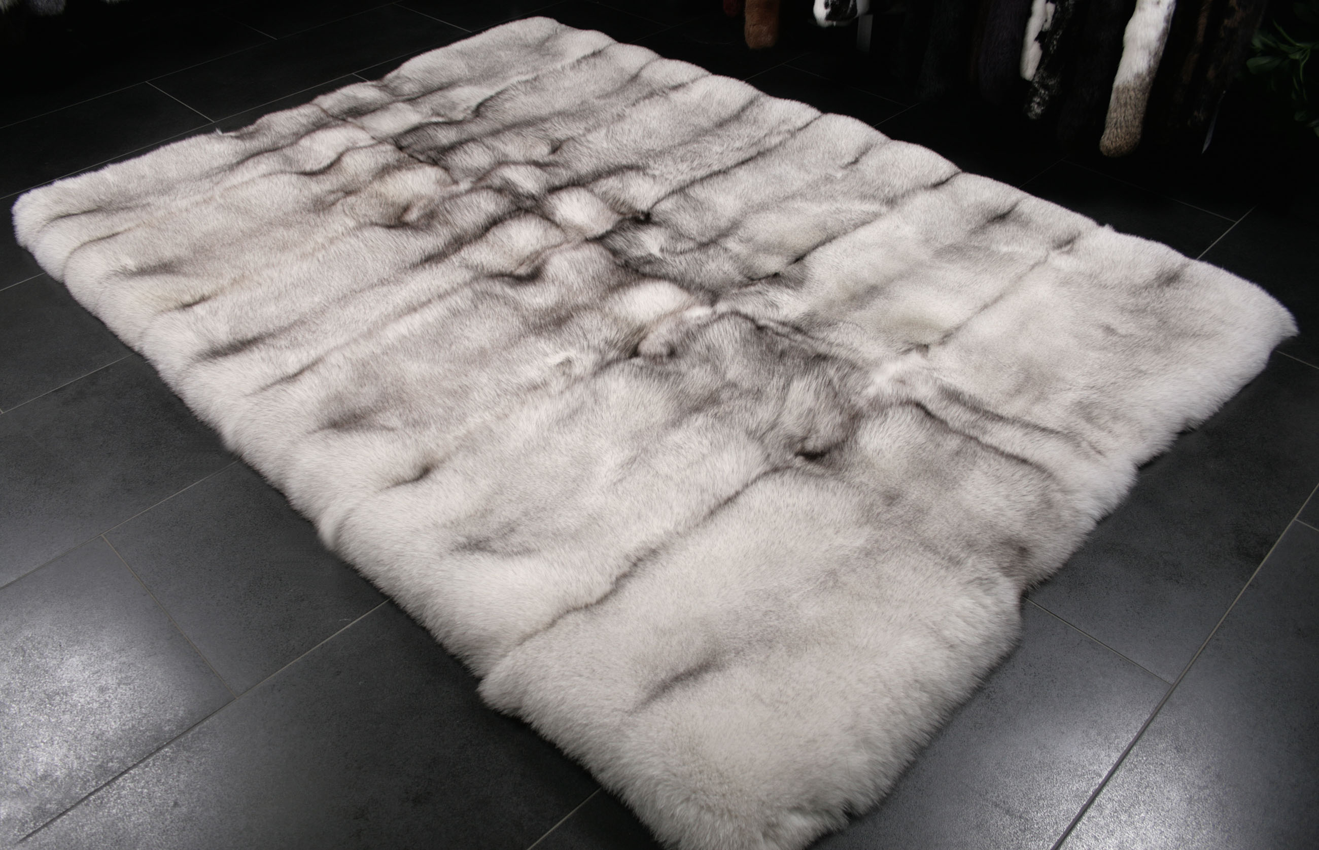 blaufuchs-teppich-naturell-1 First class blue fox fur rug