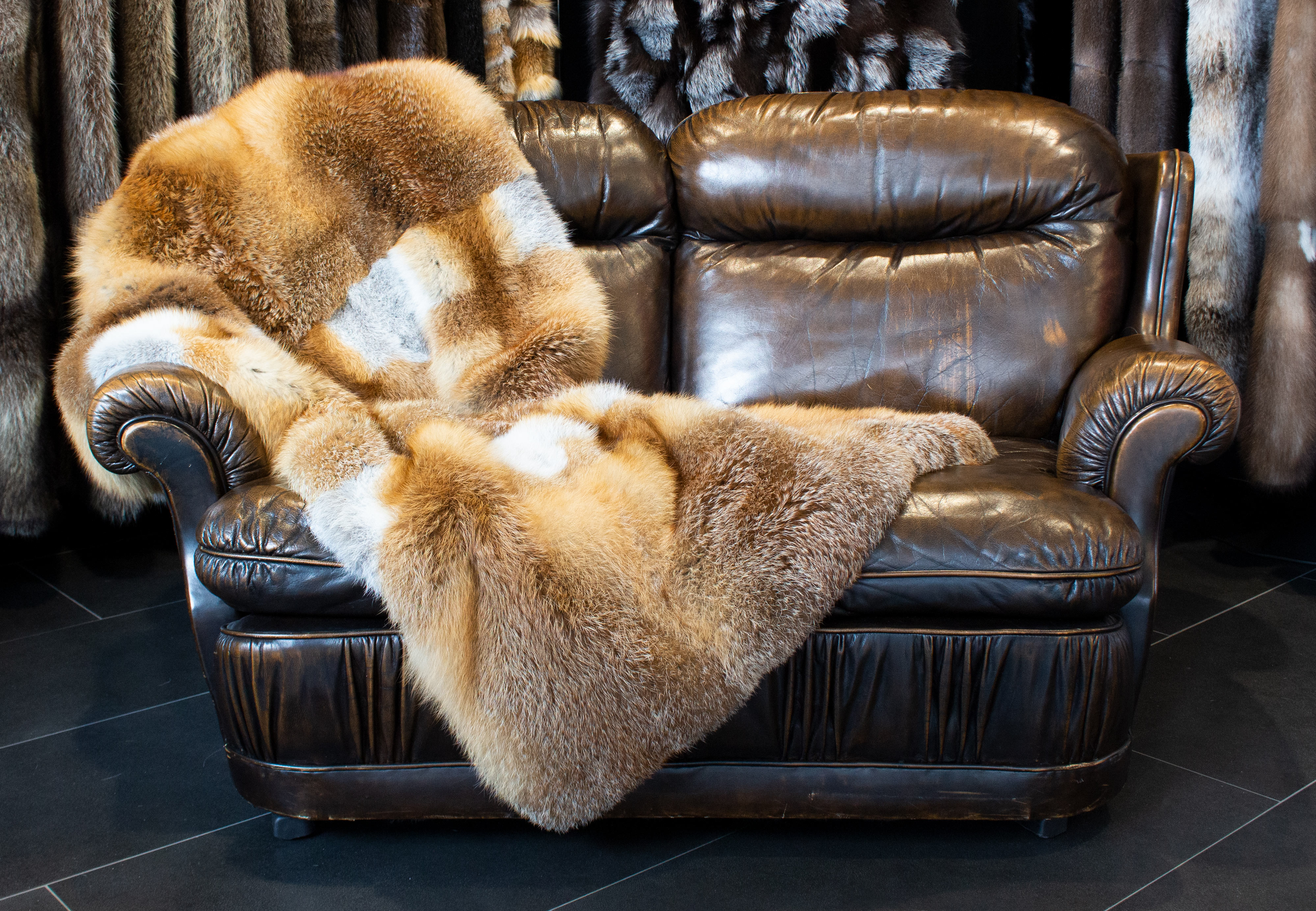 3-1498-Pelz-Plaid-europ-ischen-Rotf-chsen-Nachhaltige-Rotf-chse Fur Plaid made of European Red Foxes