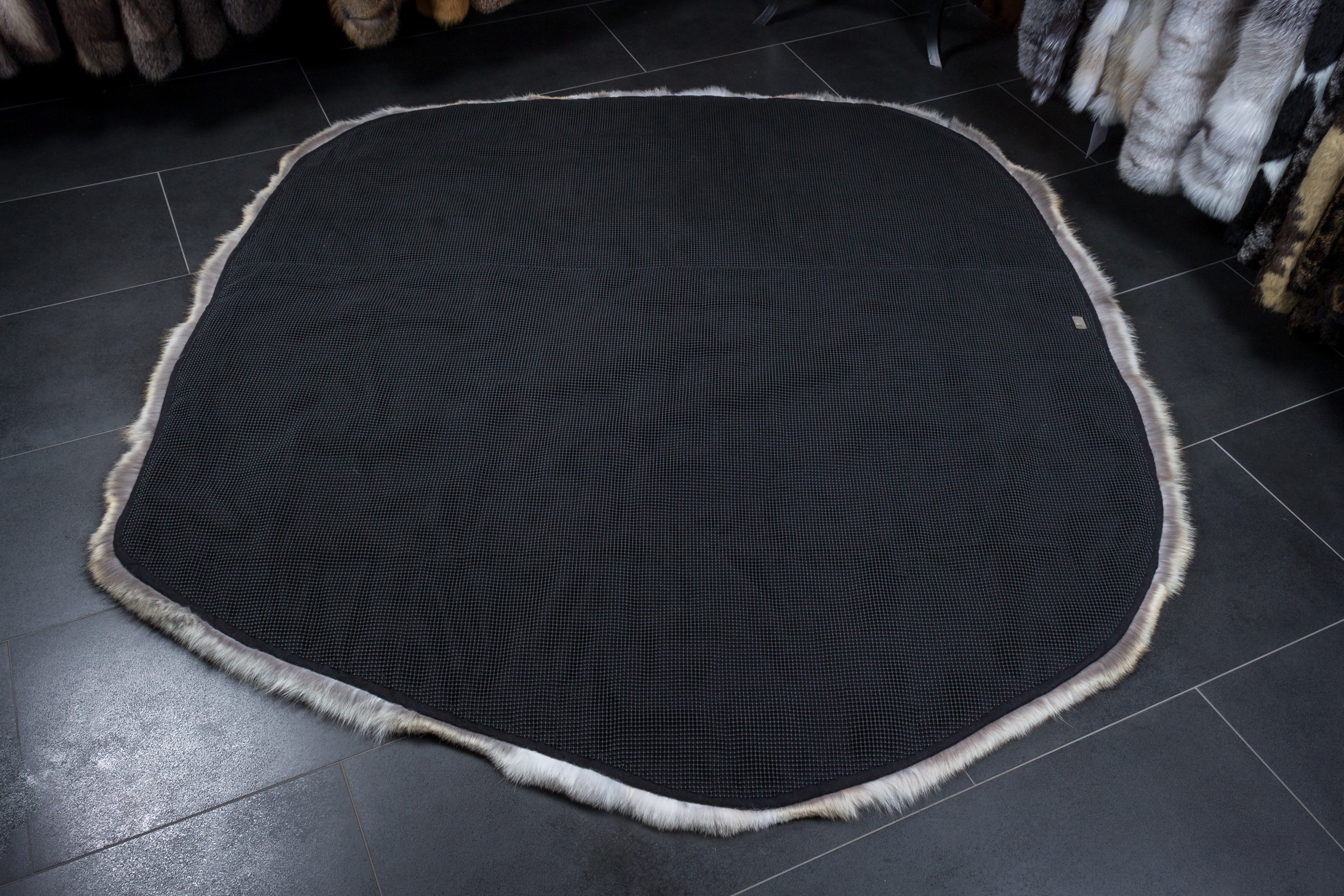 Canadian Coyote Fur Carpet - Round Shape