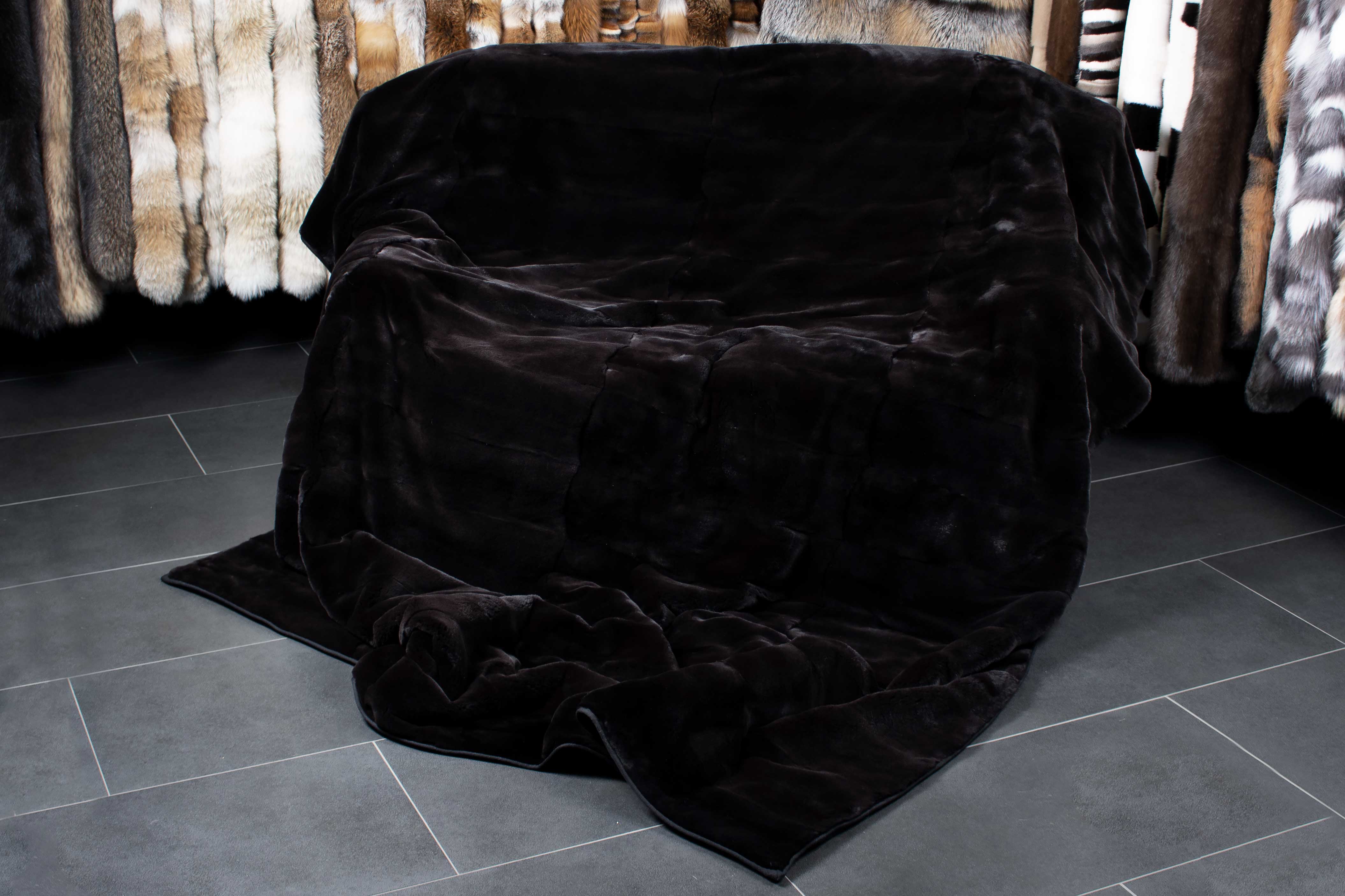 1-1336-Echtpelz-Nerzdecke-gerupfter-Nerz-Lars-Paustian Plucked Mink Fur Blanket