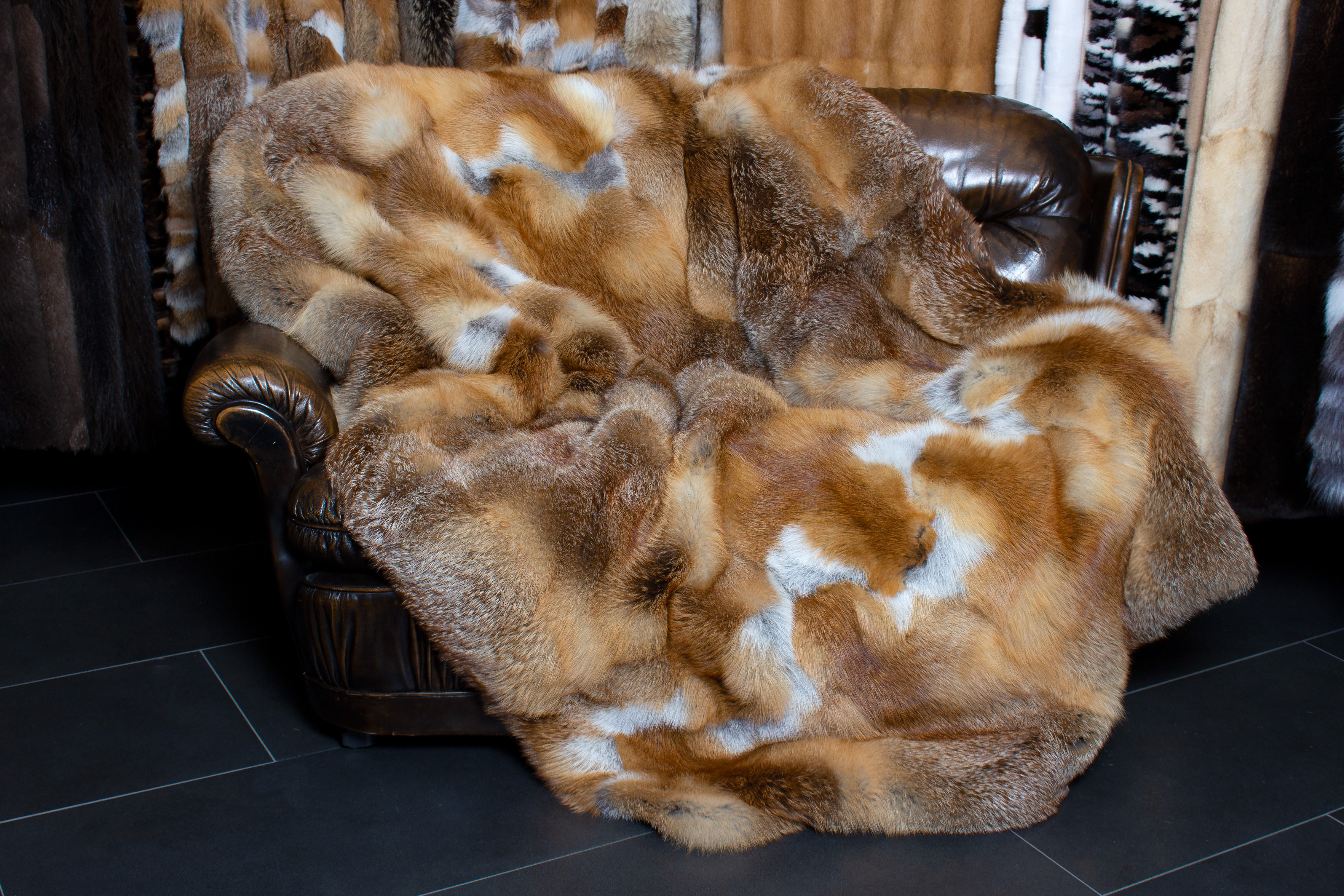 2-1405-Europaeische-Rotfuchs-Felldecke-Wildware-Lars-Paustian European Red Fox Fur Throw