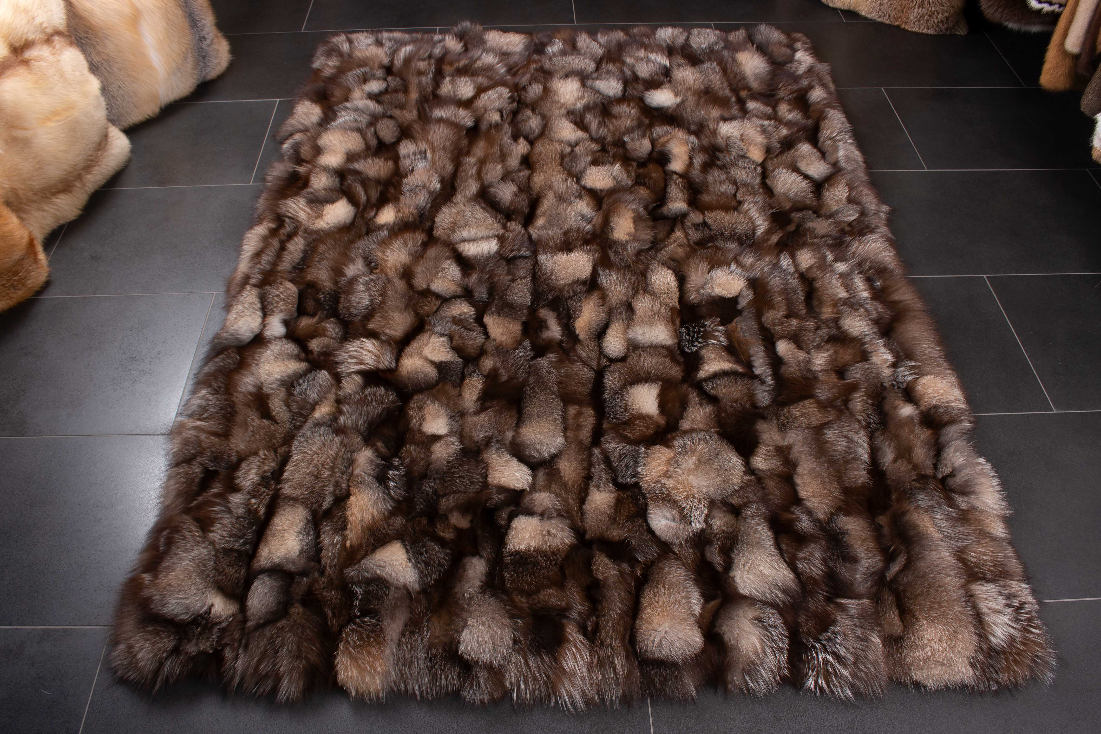 2-2370-Shadow-Blue-Frost-St-cken-Echtfell-Teppich-braun-Paustian Shadow Blue Frost Pieces Fur Carpet
