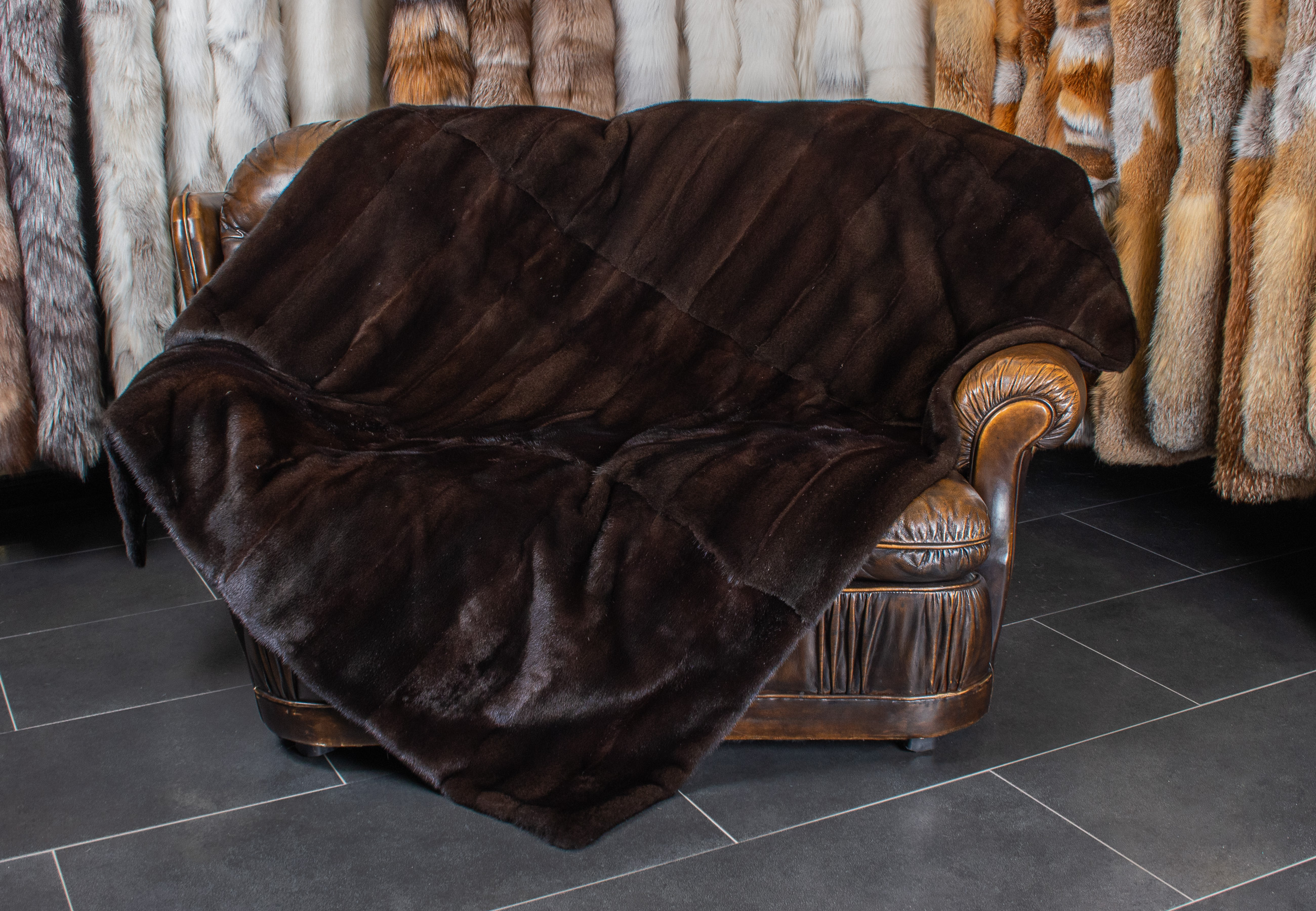 Elegant Mink Fur Blanket in black-brown Elegant Mink Fur Blanket in black-brown