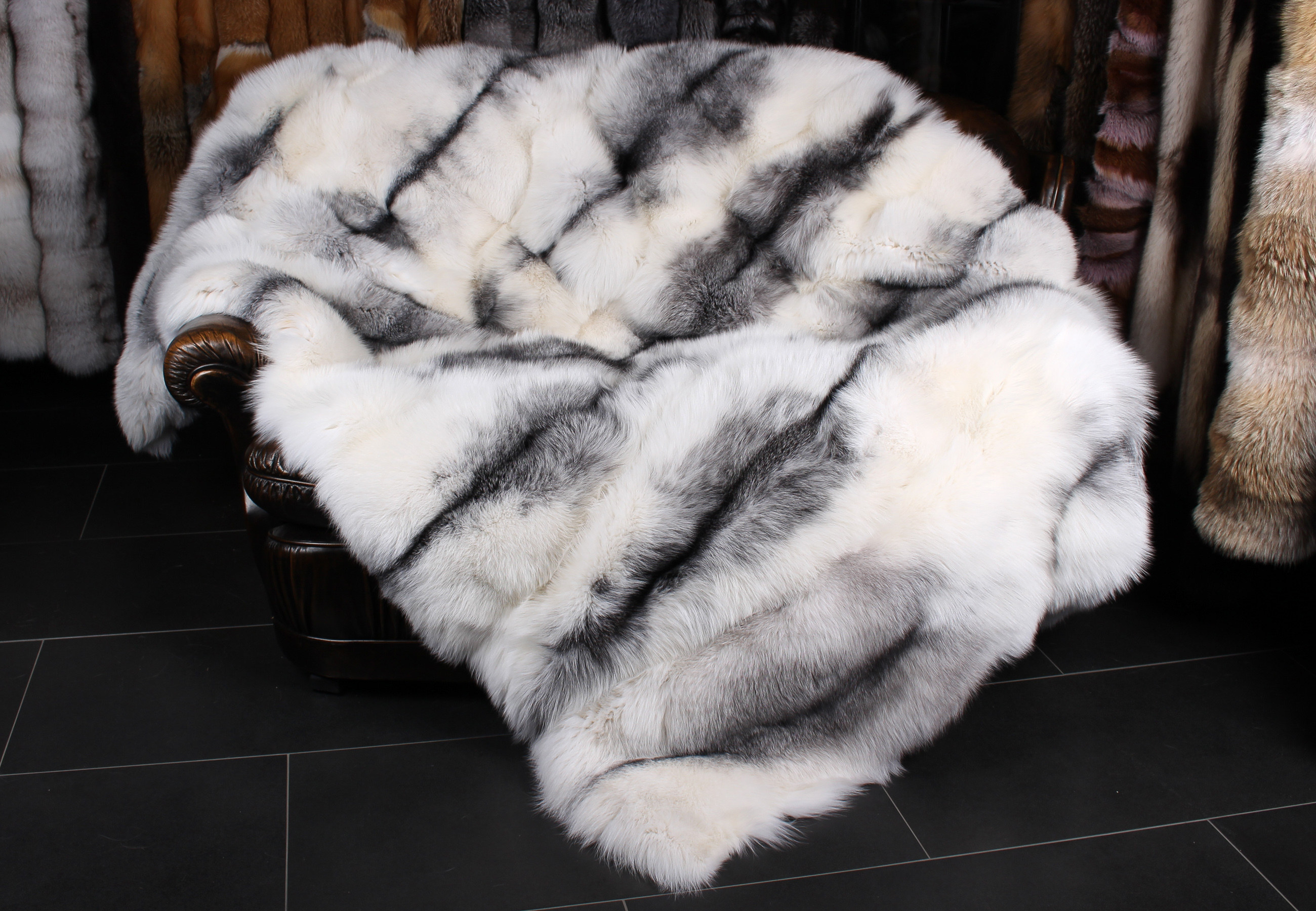 02-1341-Shadow-Blue-Frost-Fuchsdecke-Arctic-StyleaMnbqZPxE8f2b Shadow Blue Frost Fox Throw - Arctic Marble Style