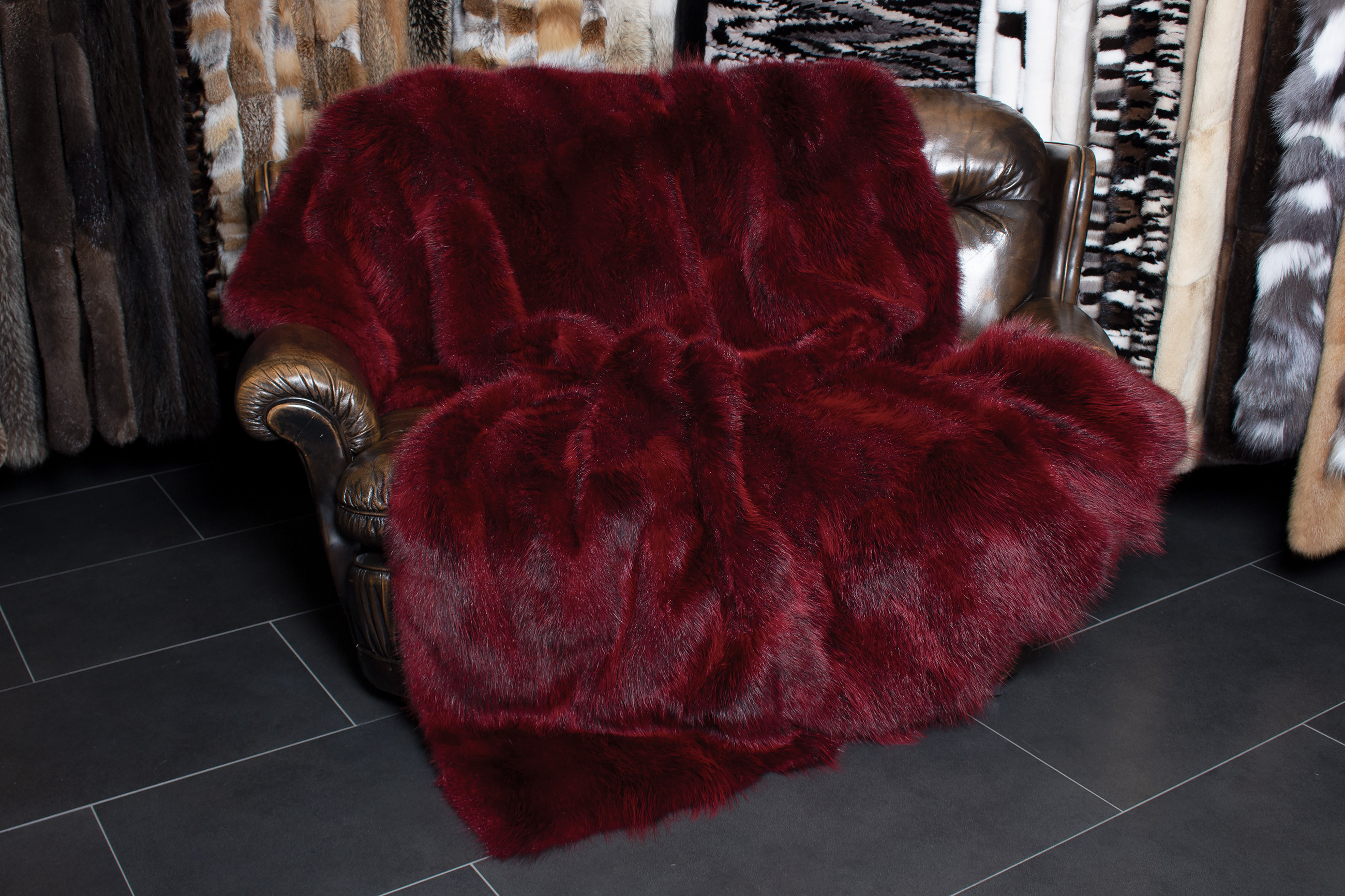 2-1795-Rote-Opossum-Felldecke-echte-Felle-Lars-Paustian Red Fur Blanket from American Opossum