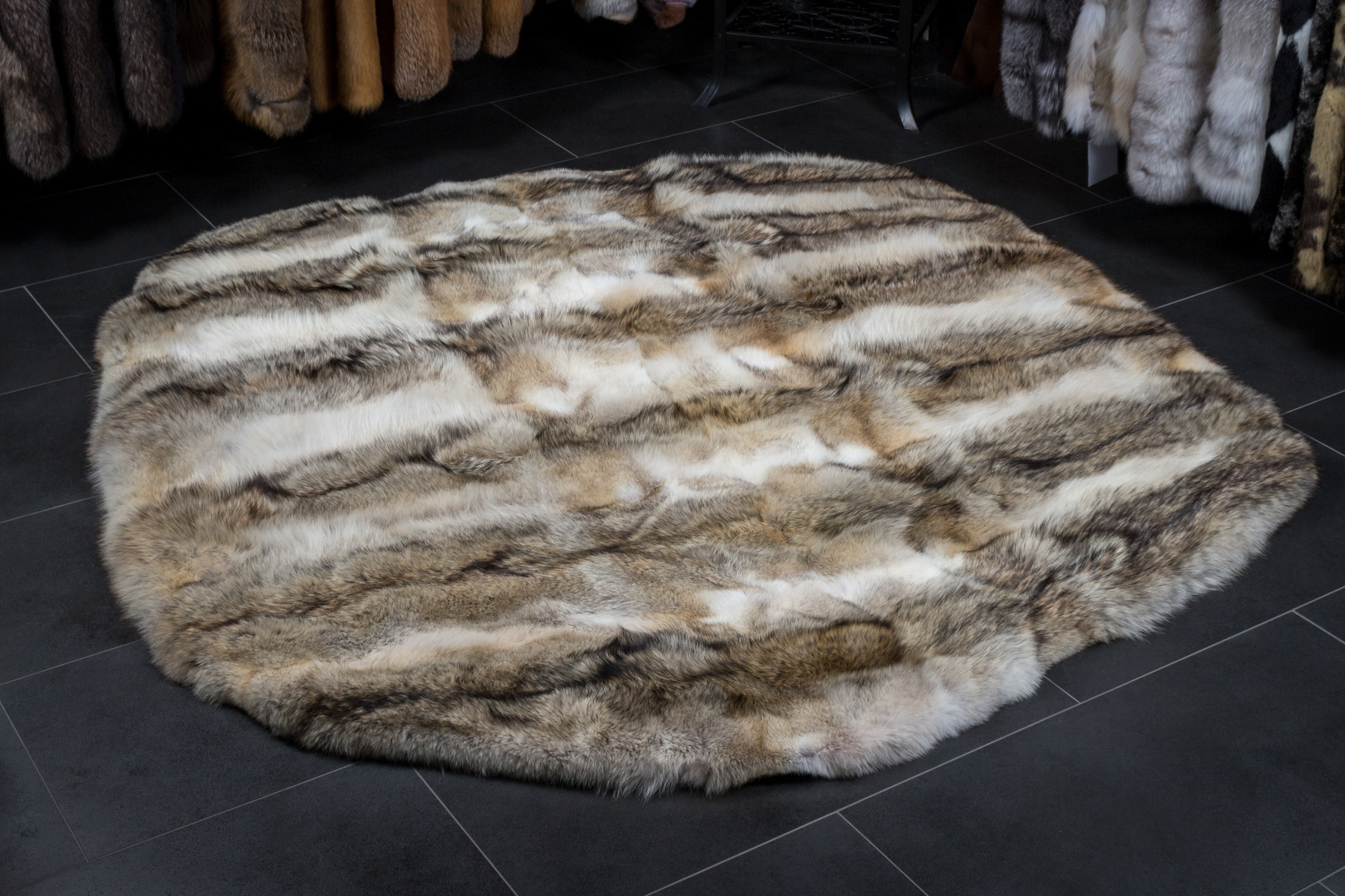 Canadian Coyote Fur Carpet - Round Shape