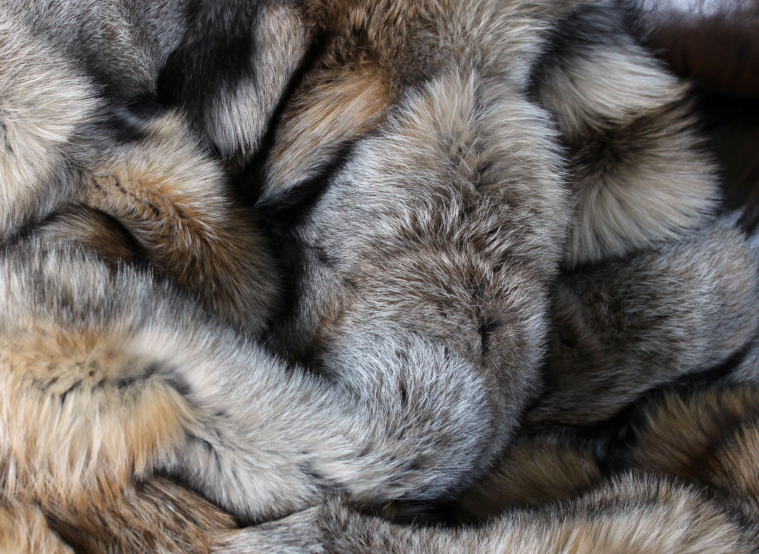 SAGA Cross-Fox Blanket "Smokey"