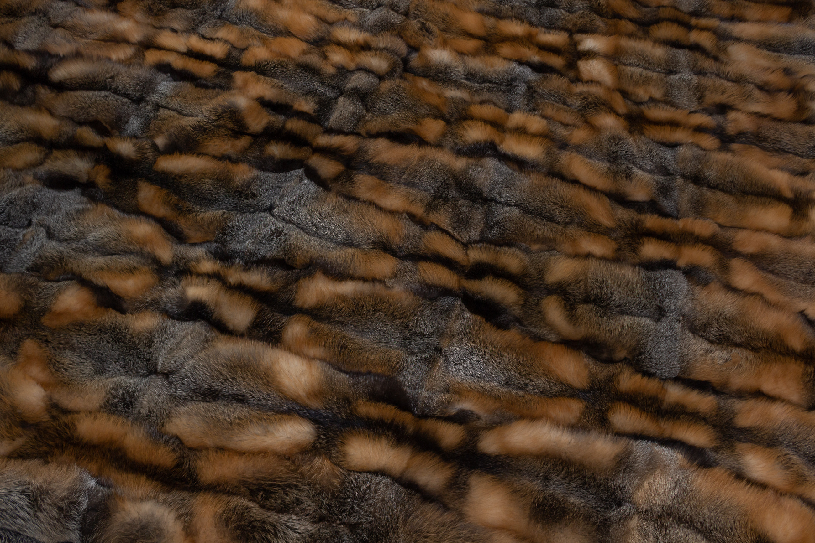 3-5341-Grosser-Wild-Cross-Fuchsfellteppich-Echtpelz-Teppich Large Wild Cross Fox Carpet made with Canadian Foxes