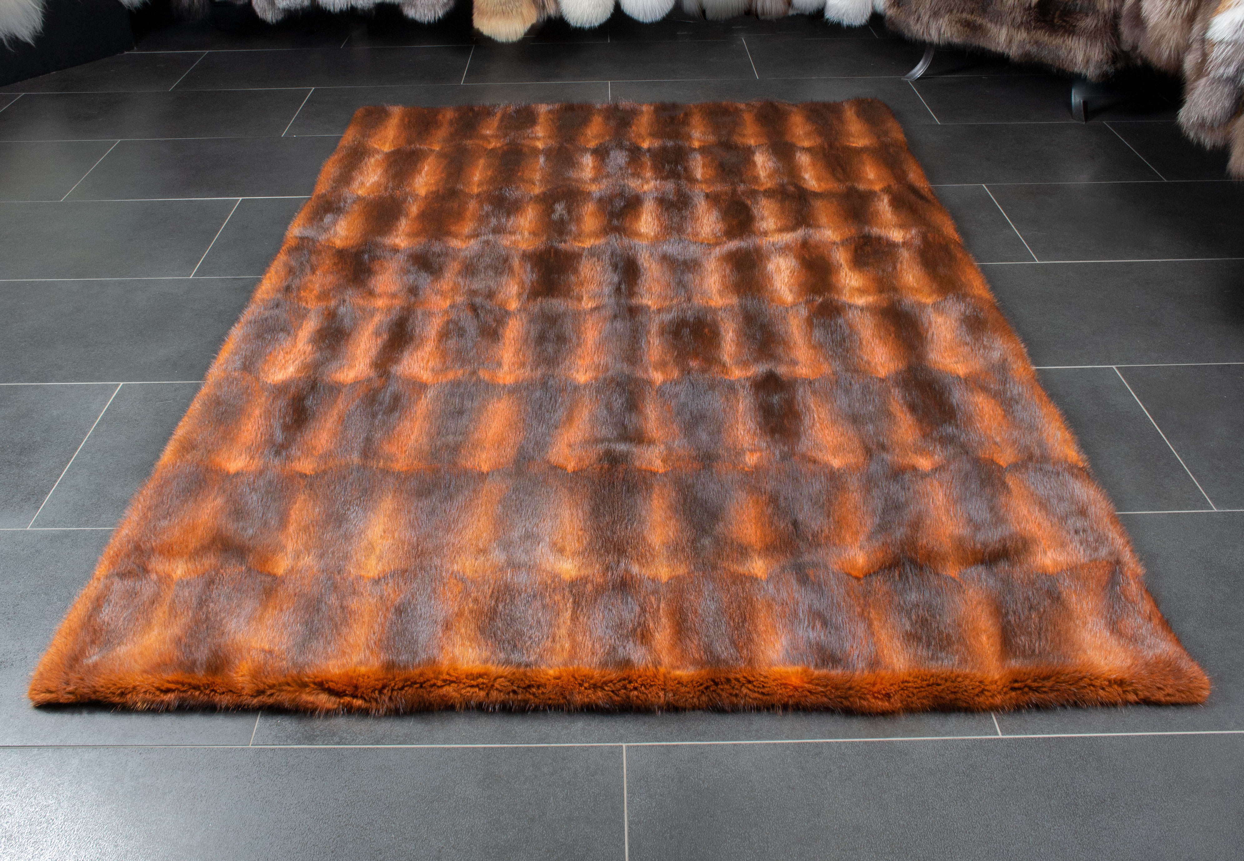 2-2345-Bisam-Fellteppich-orange-nachhaltiger-Fell-Teppich Muskrat Fur Carpet in orange