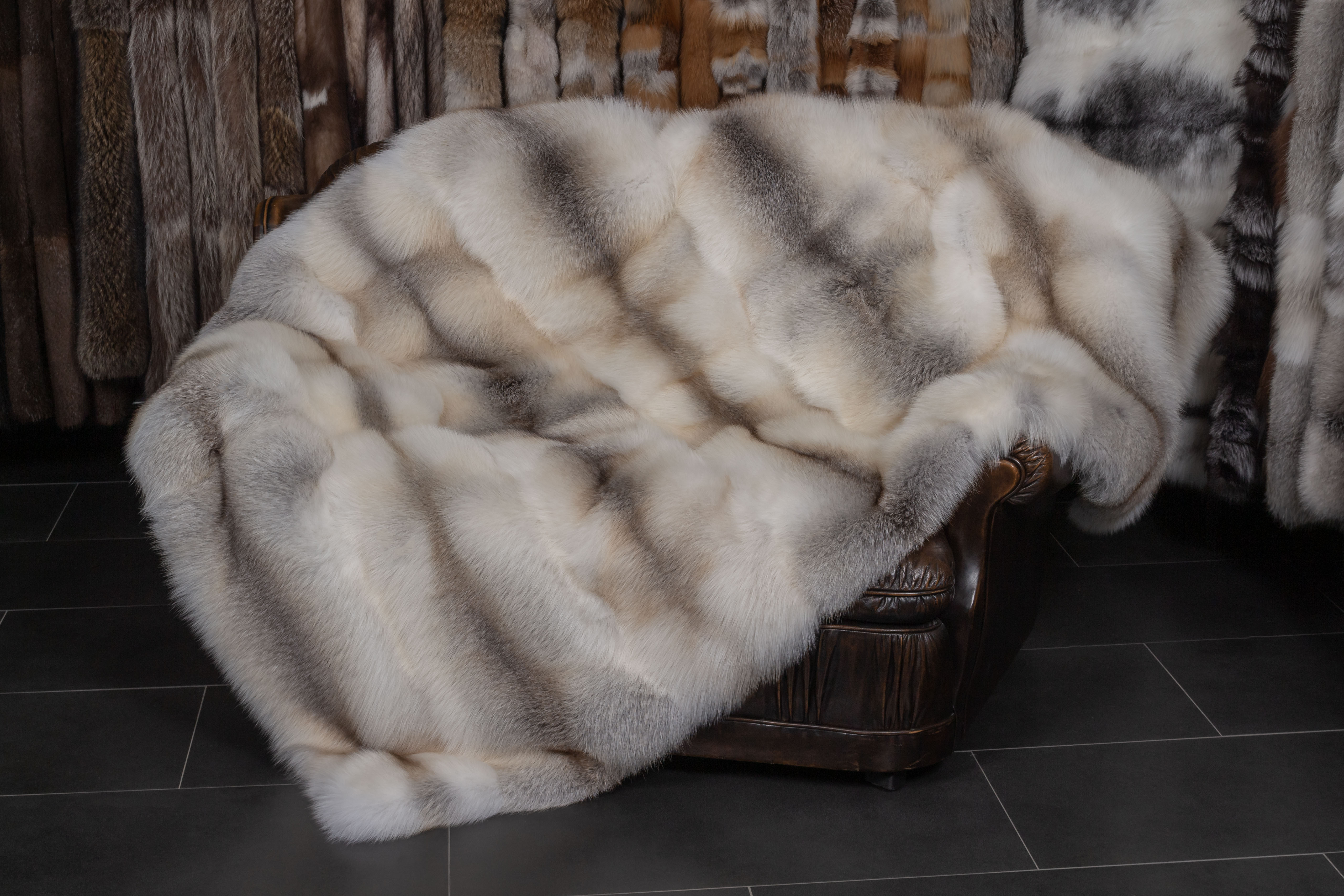 1-504-D-Naturfarbene-Fawnlight-Fuchs-PelzdeckexpsxaIdRtWcNH Natural Colored Fawnlight fur blanket (SAGA Fur)