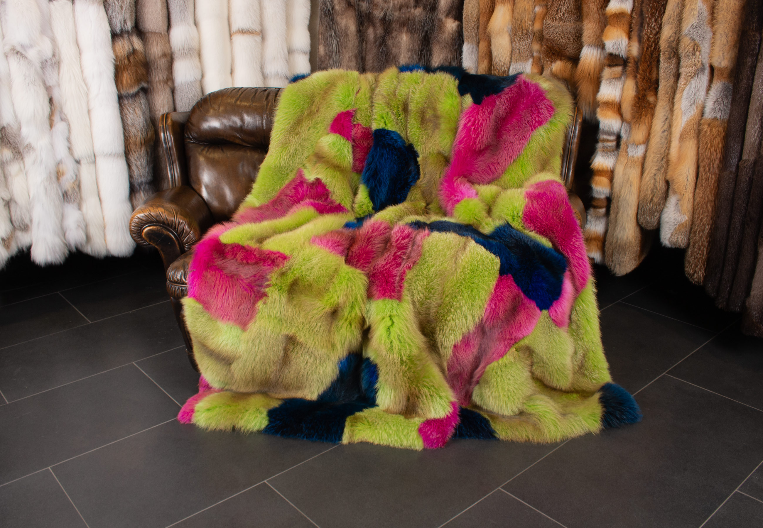 Cozy Red Fox Fur Blanket in multicolor Cozy Red Fox Fur Blanket in multicolor