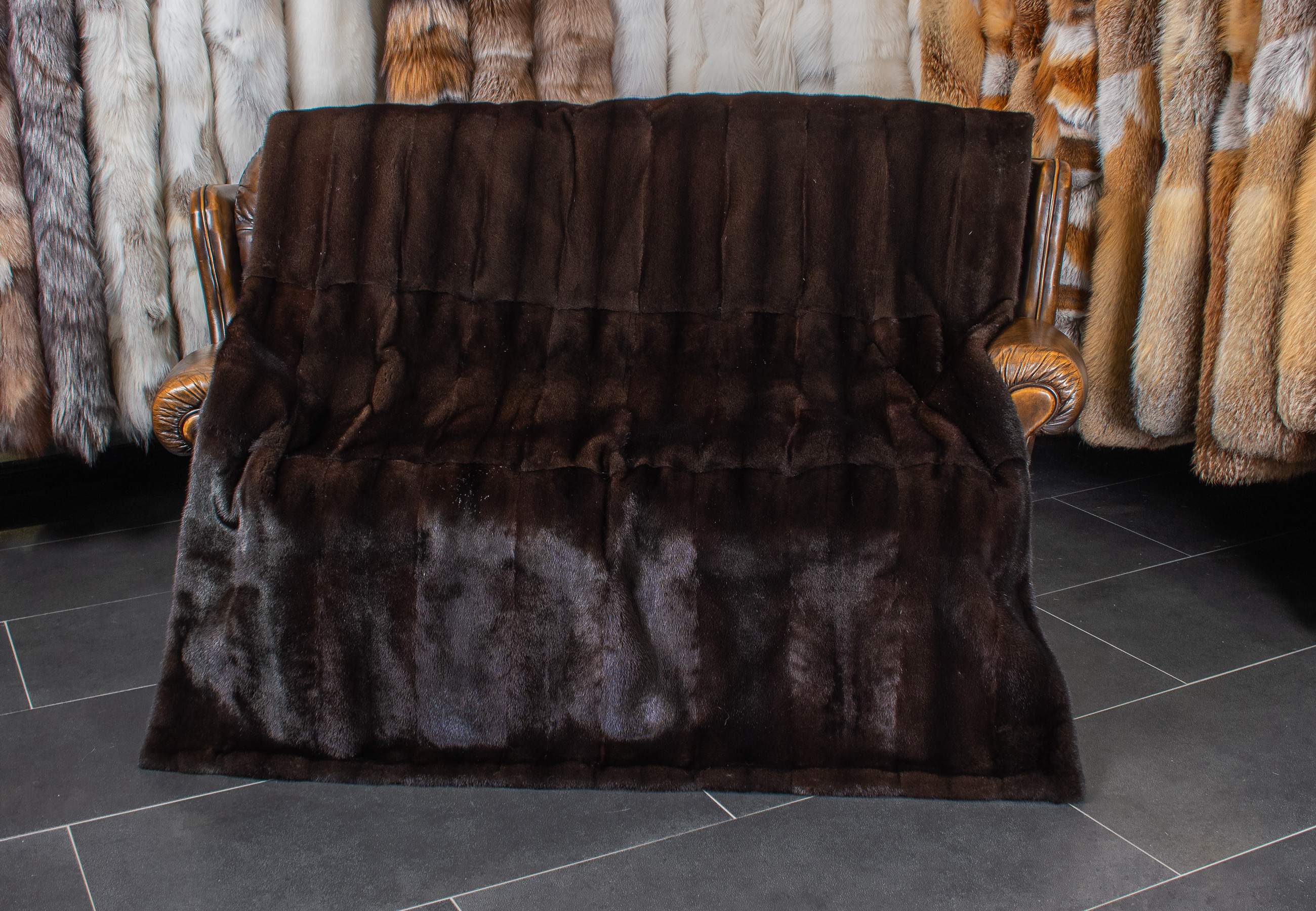 Elegant Mink Fur Blanket in black-brown Elegant Mink Fur Blanket in black-brown