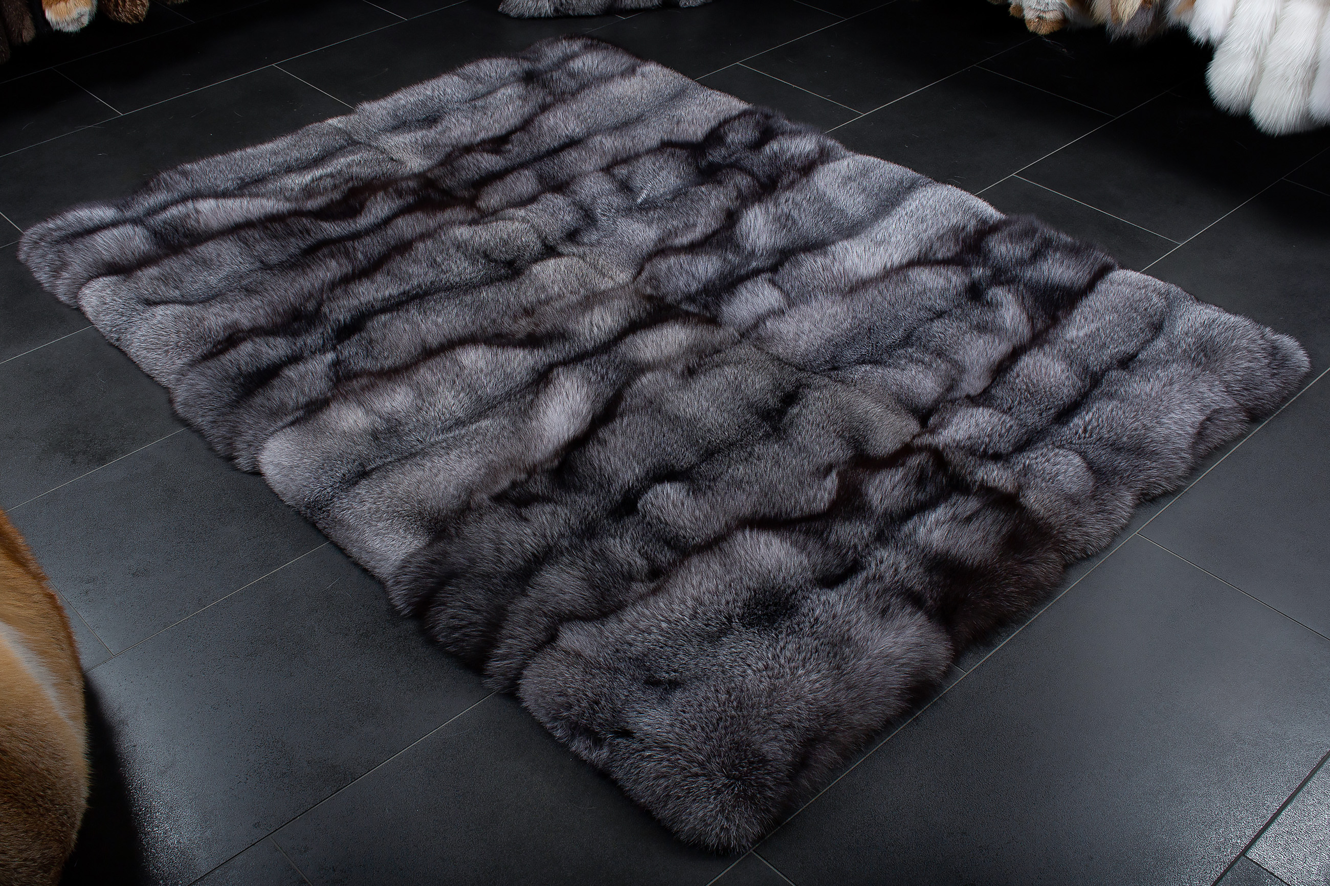 1-3260-Blue-Frost-Fuchs-Teppich-Echtfell-Lars-Paustian Blue Frost Fox Fur Carpet