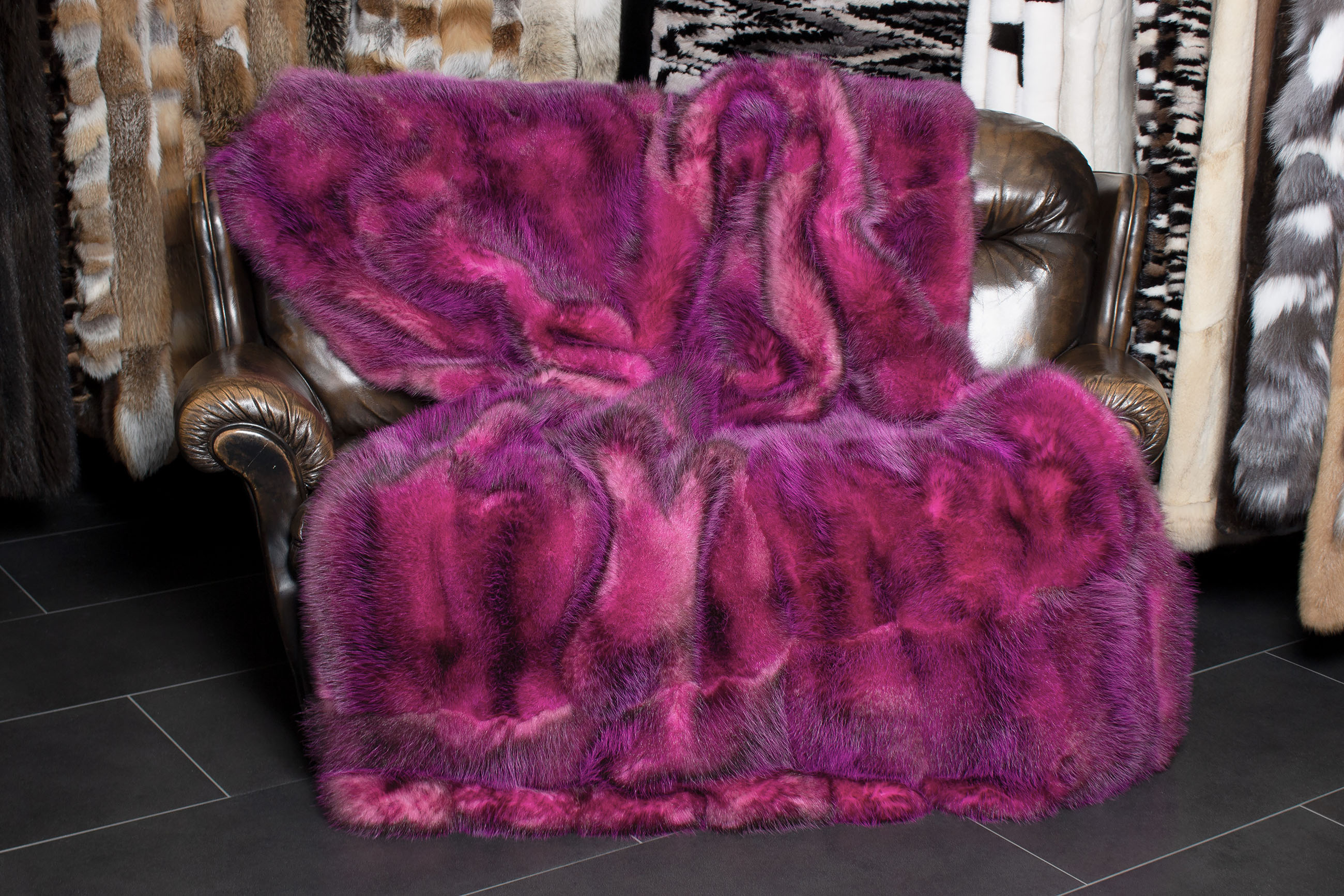 4-1760-Opossum-Echtfell-Pelz-Decke-Pink-Lars-Paustian American Possum Real Fur Blanket in Pink