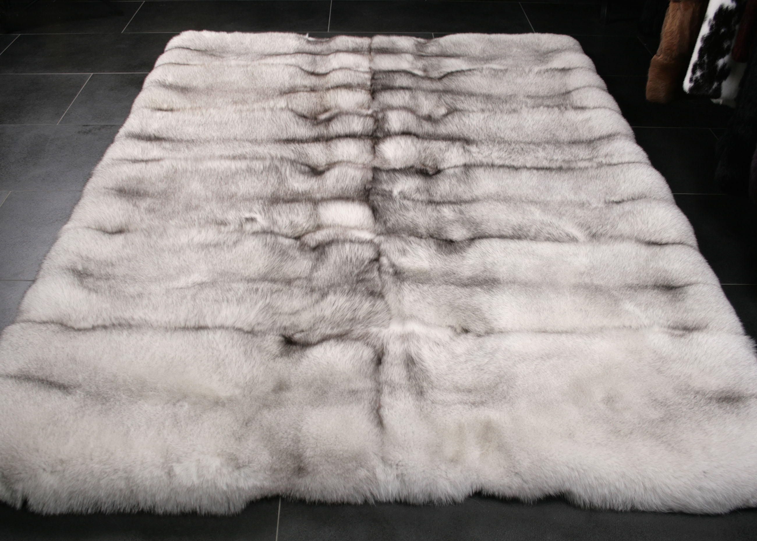 blaufuchs-teppich-naturell-5 First class blue fox fur rug