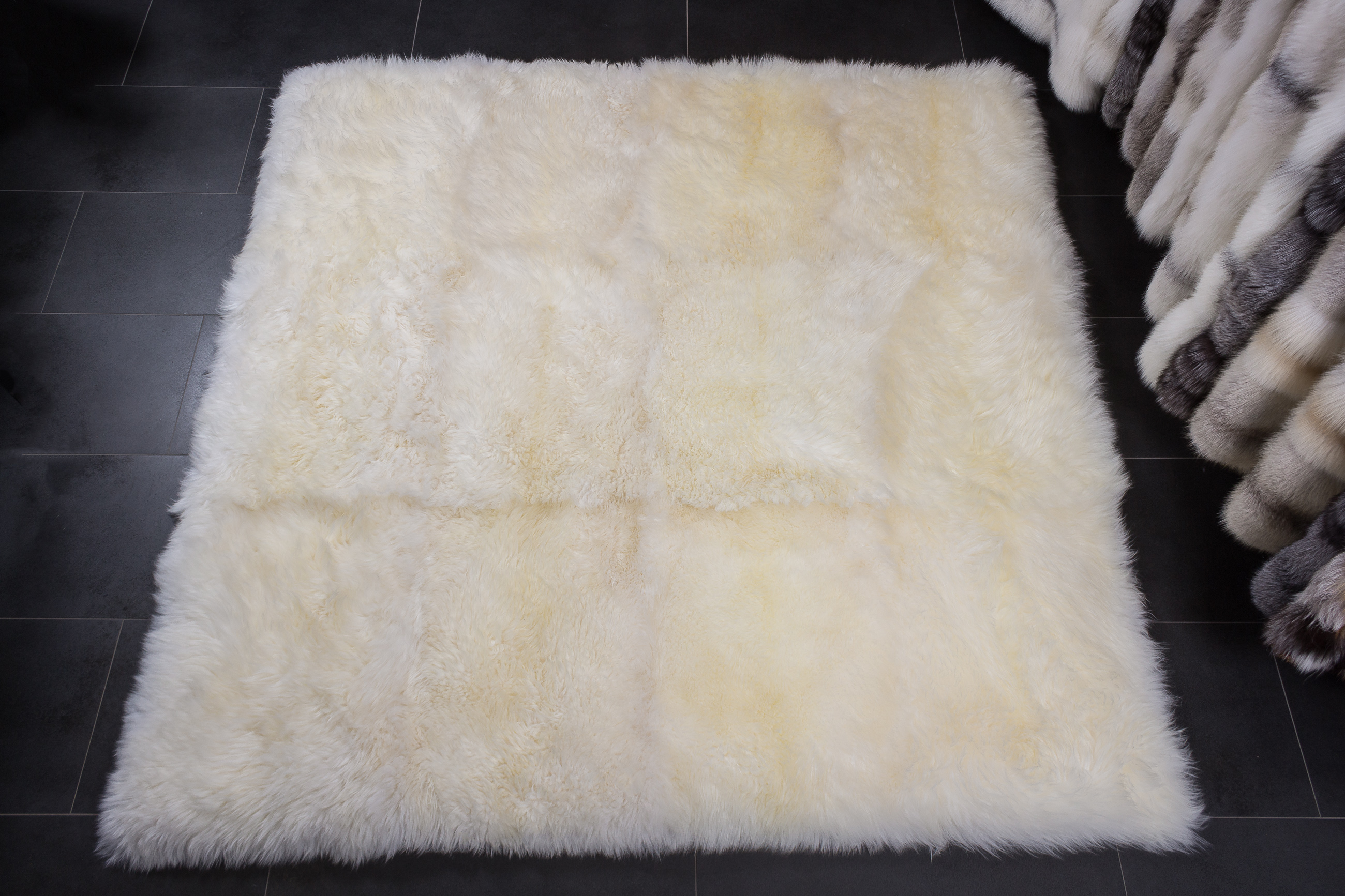 2-3139-Lammfell-Teppich-aus-australischen-Lammfellen Australian Lamb Fur Carpet natural white