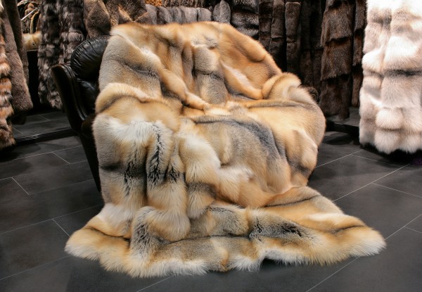 Golden island fox fur blanket - SAGA quality