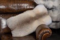 Almohada de piel hecha con de zorro claro leonado